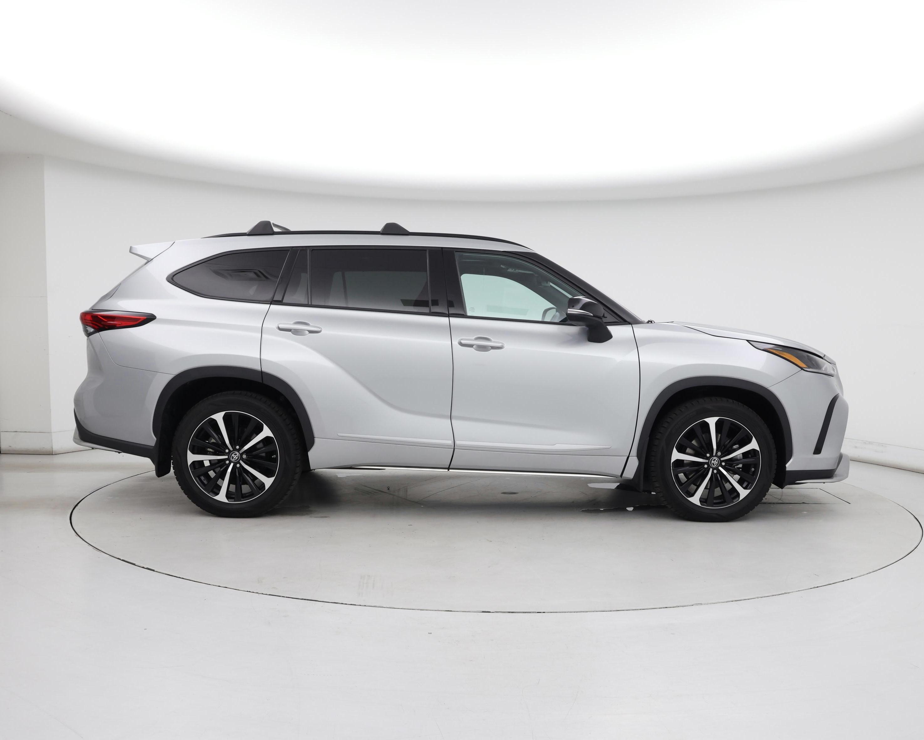 Thumbnail: 2022 Toyota Highlander - 7