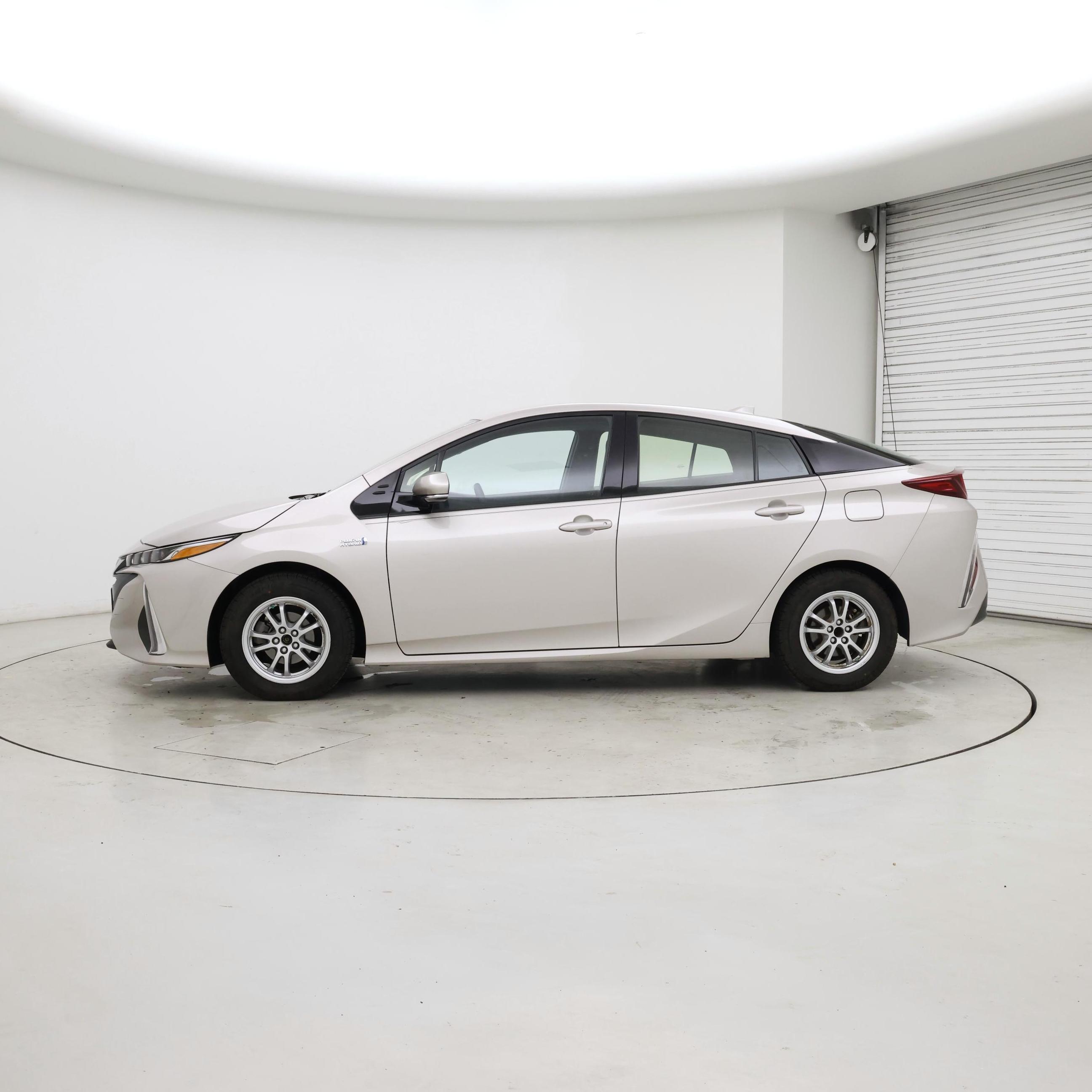 Thumbnail: 2018 Toyota Prius Prime - 3