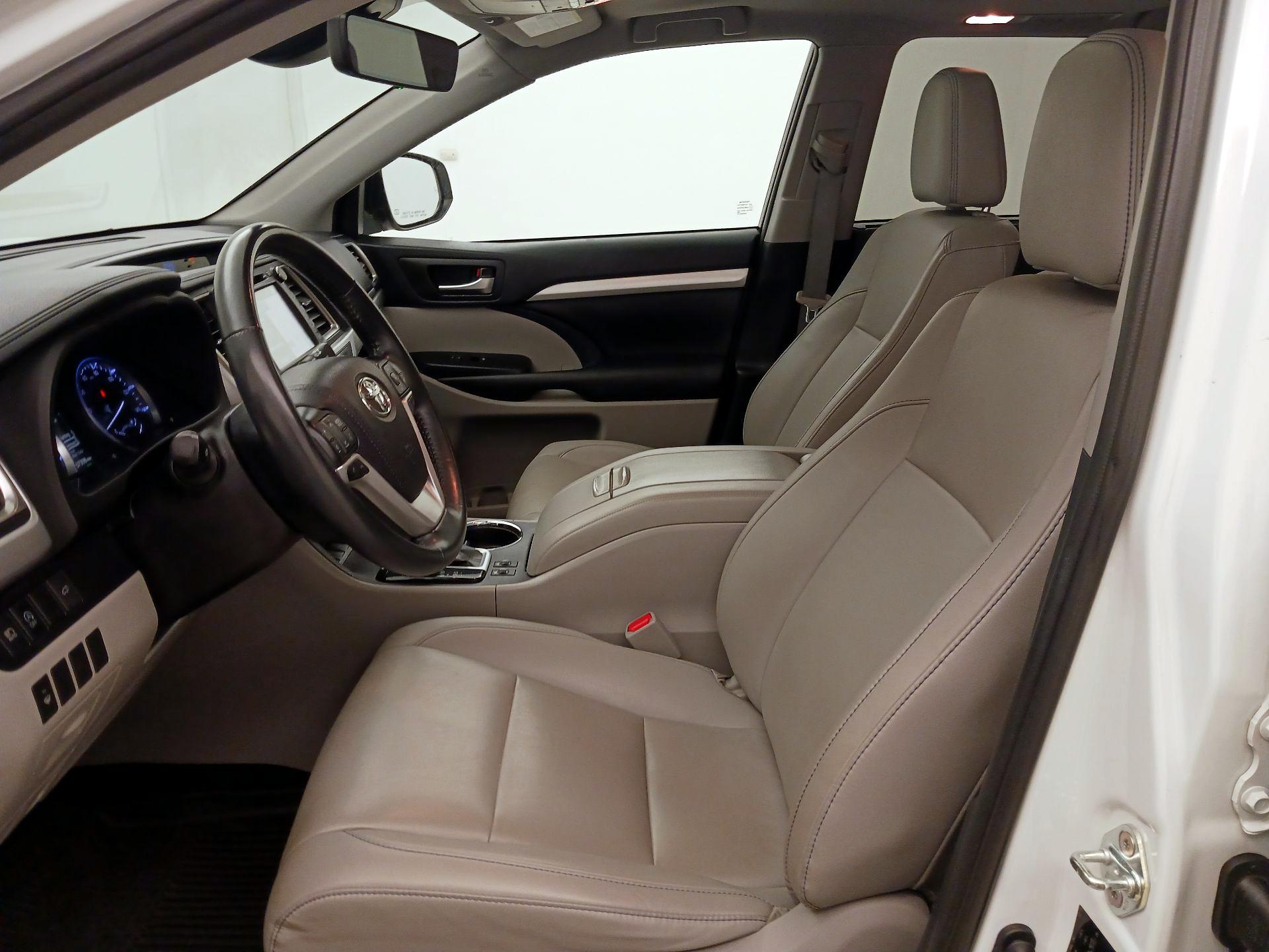 Thumbnail: 2019 Toyota Highlander - 11