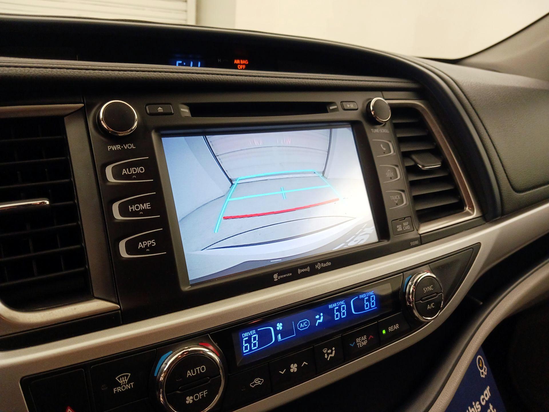Thumbnail: 2019 Toyota Highlander - 15