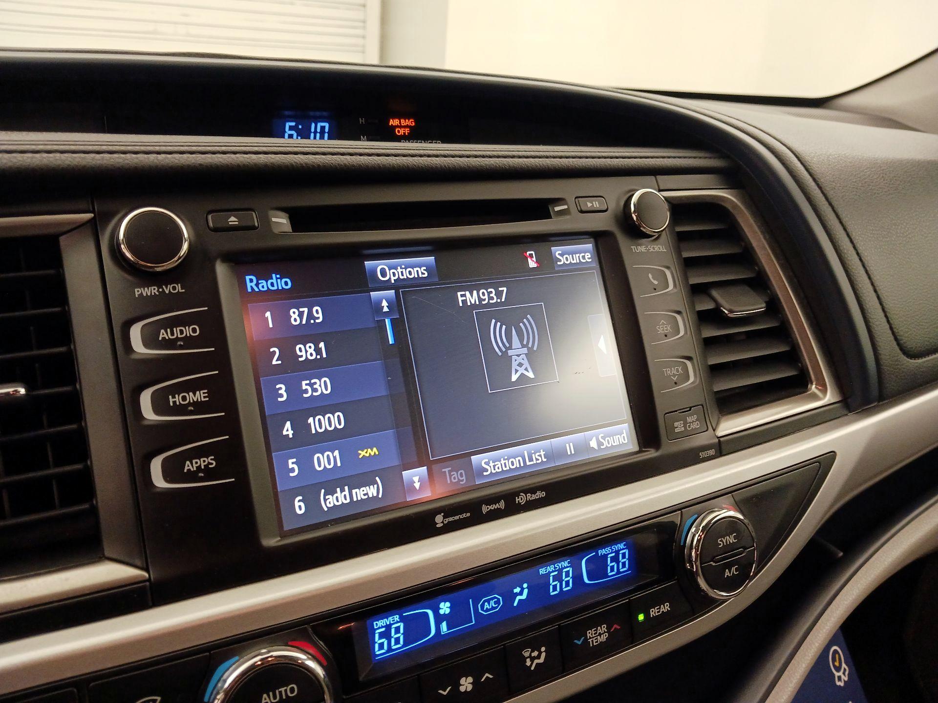 Thumbnail: 2019 Toyota Highlander - 16