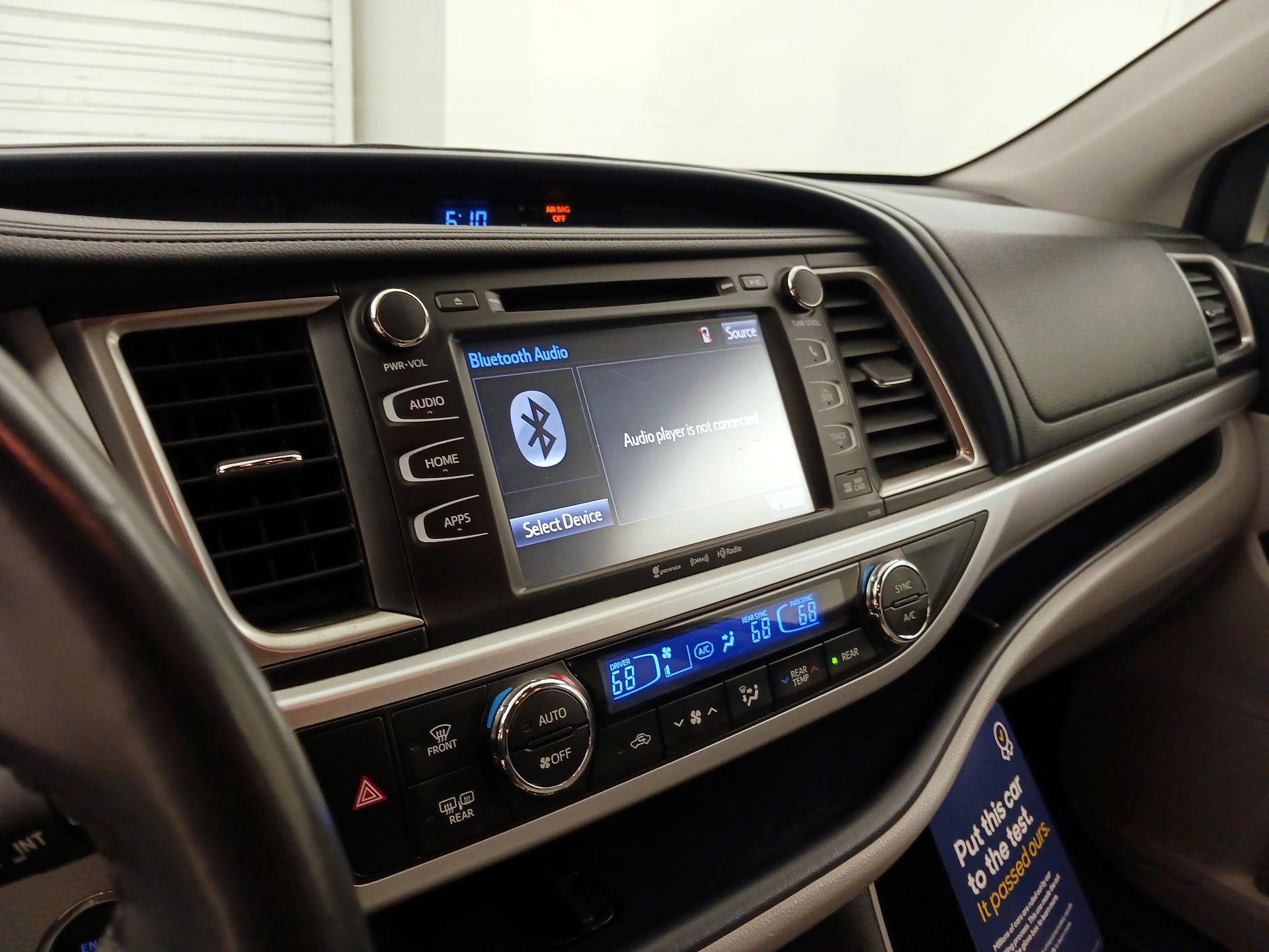 Thumbnail: 2019 Toyota Highlander - 17