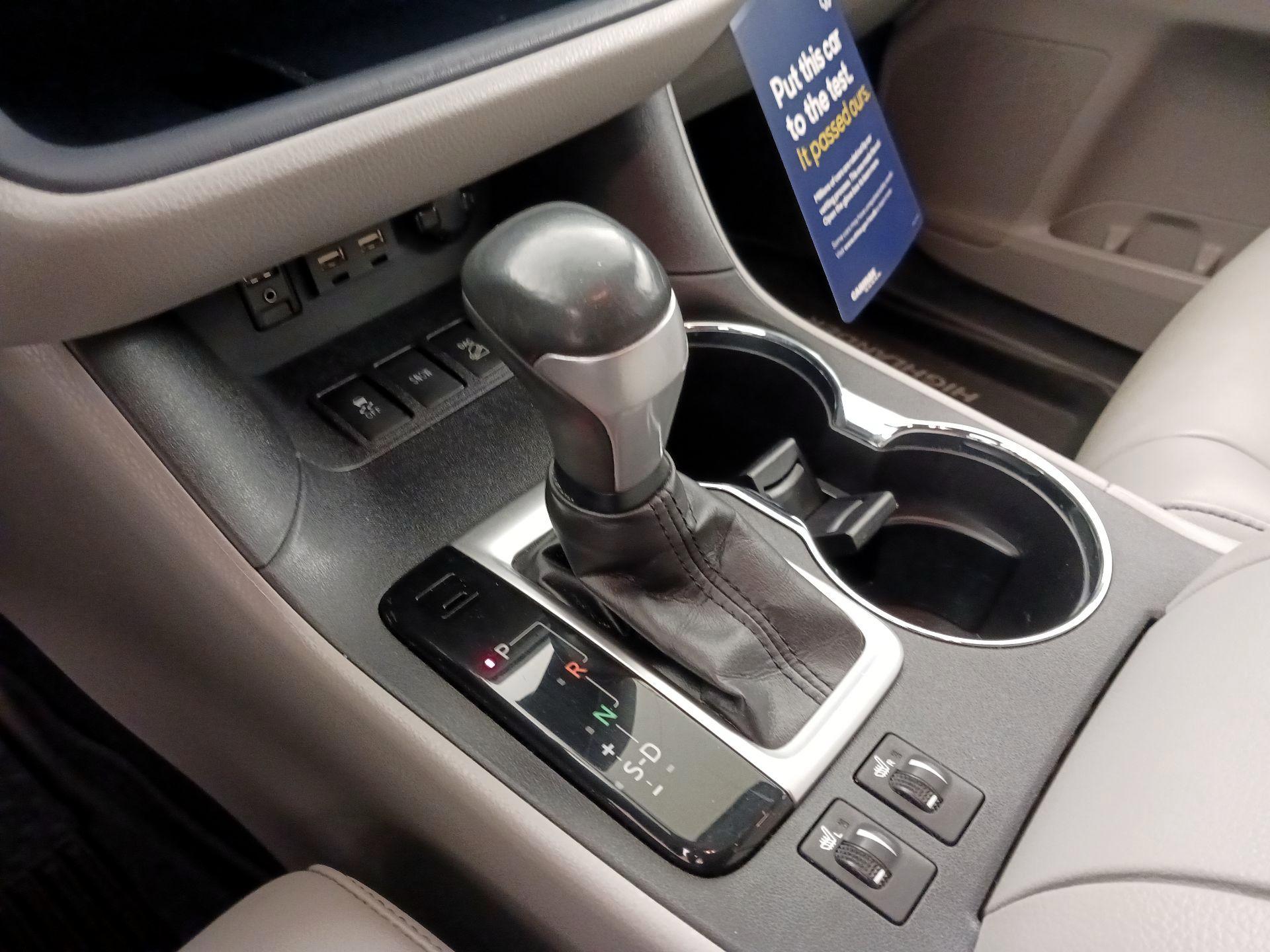 Thumbnail: 2019 Toyota Highlander - 18