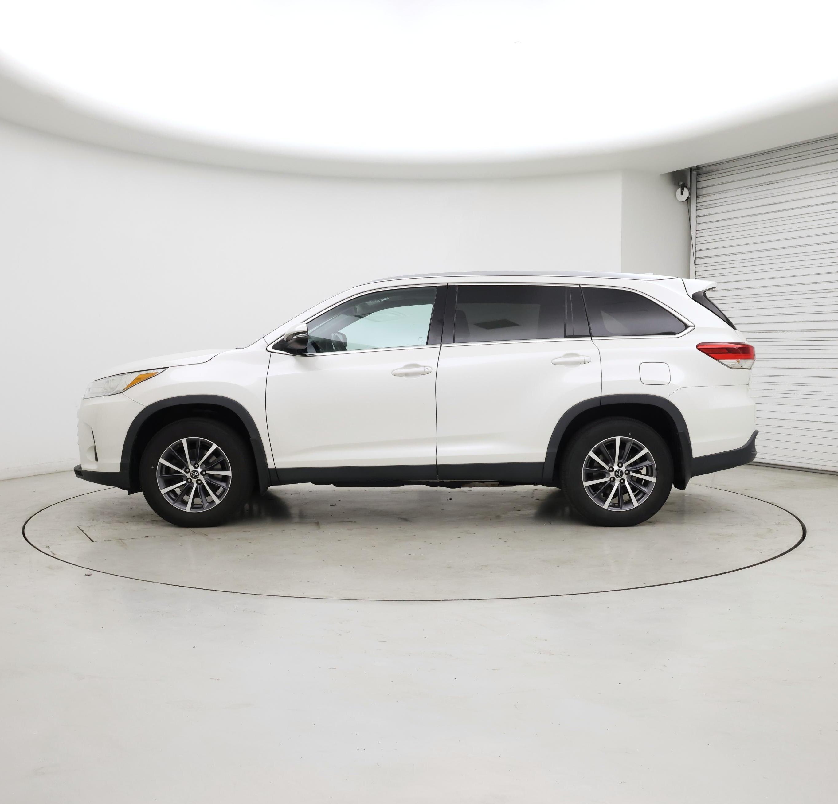 Thumbnail: 2019 Toyota Highlander - 3