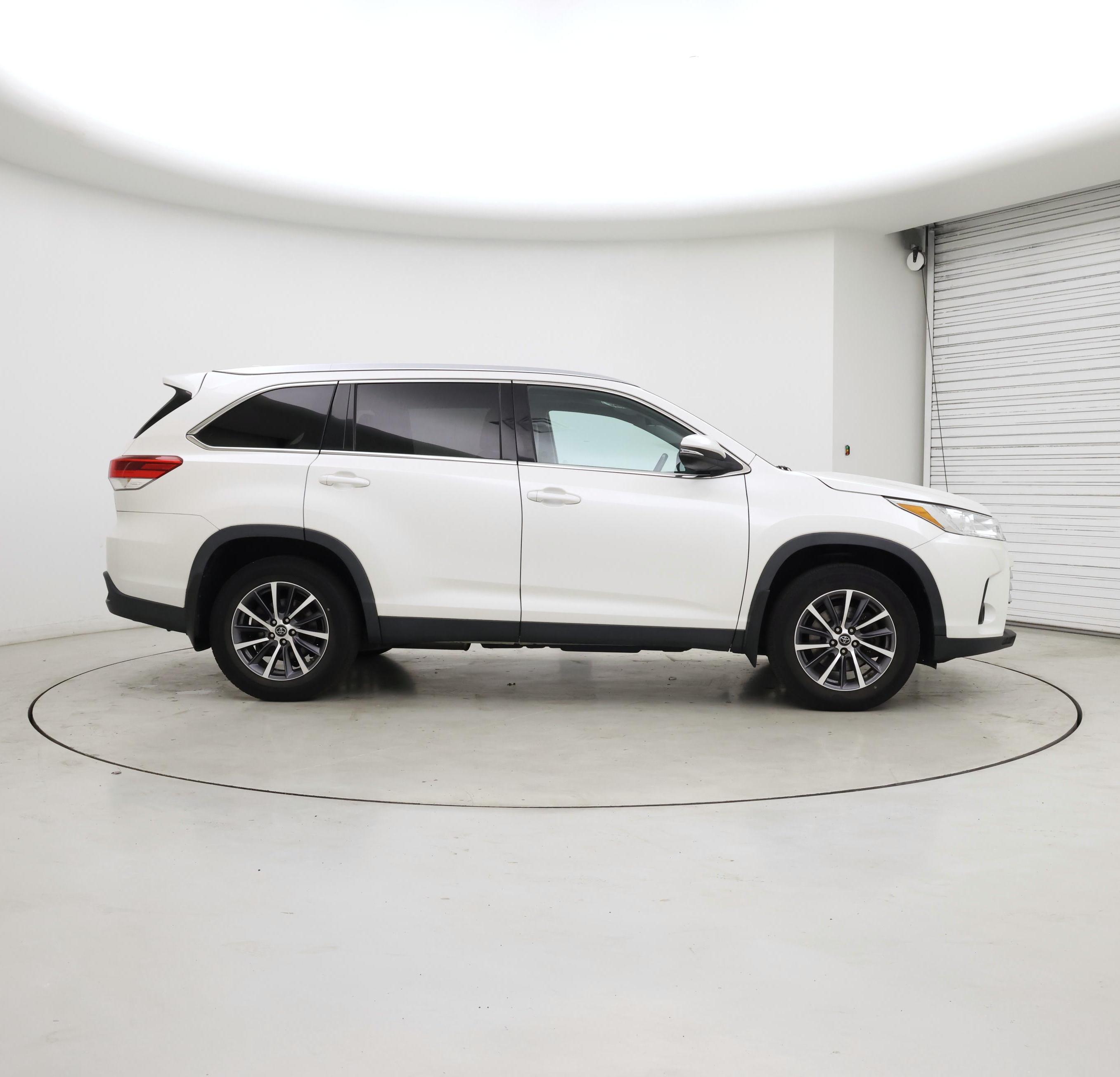 Thumbnail: 2019 Toyota Highlander - 7