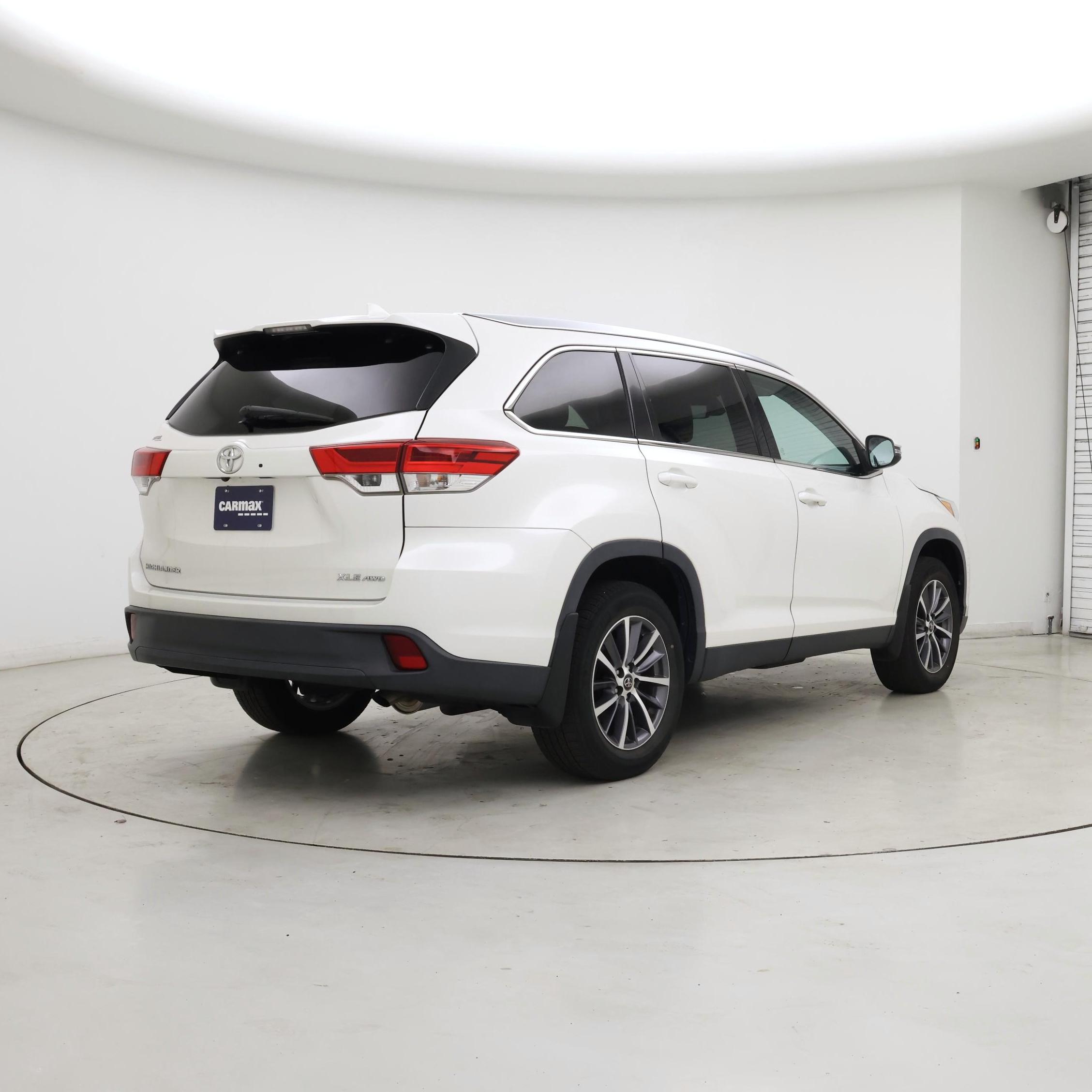 Thumbnail: 2019 Toyota Highlander - 8