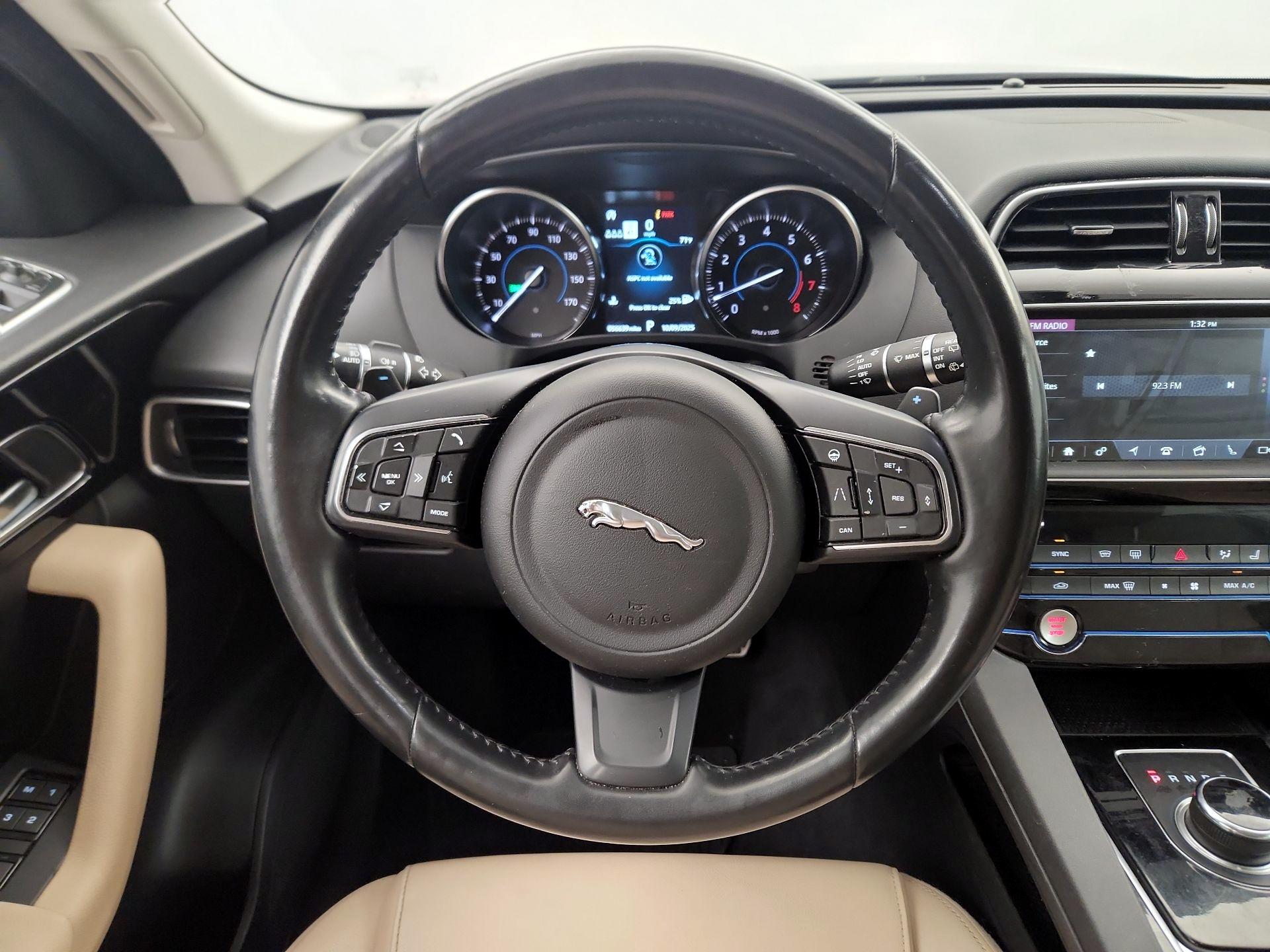 Thumbnail: 2019 Jaguar F-Pace - 10