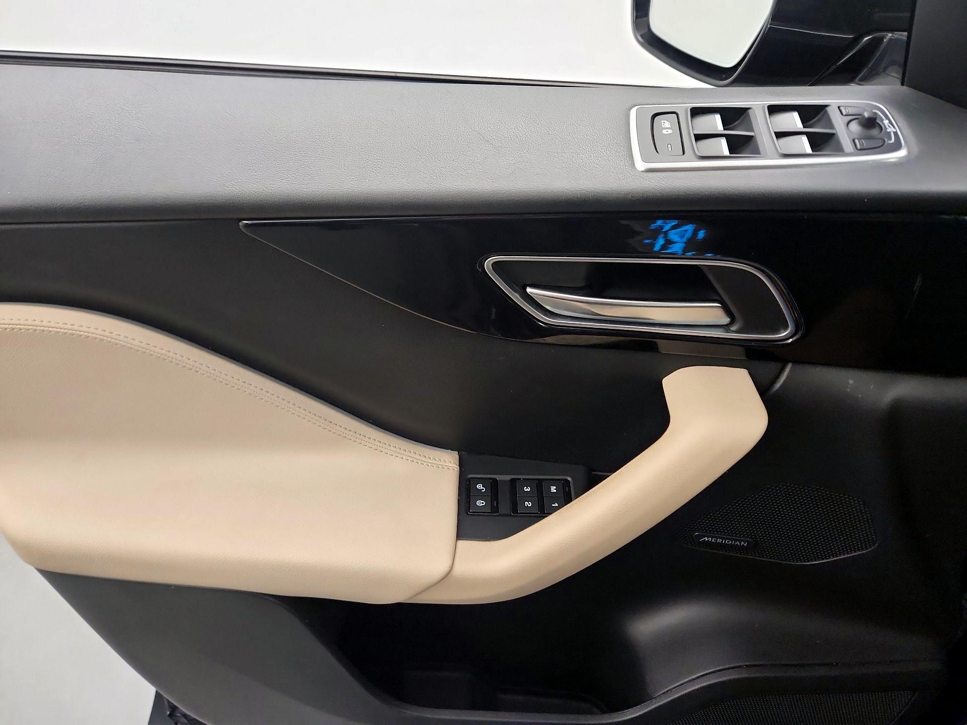 Thumbnail: 2019 Jaguar F-Pace - 12