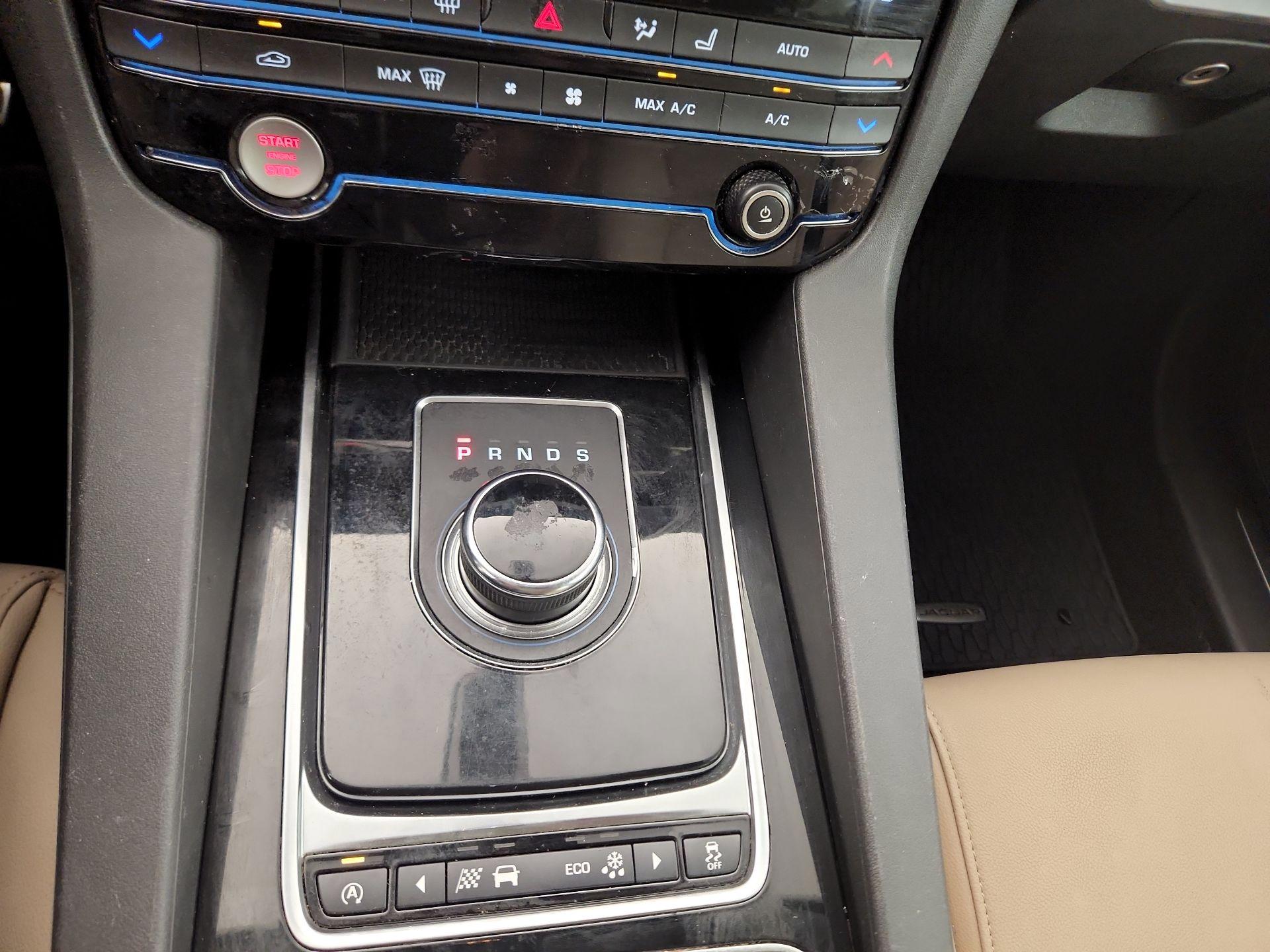 Thumbnail: 2019 Jaguar F-Pace - 17