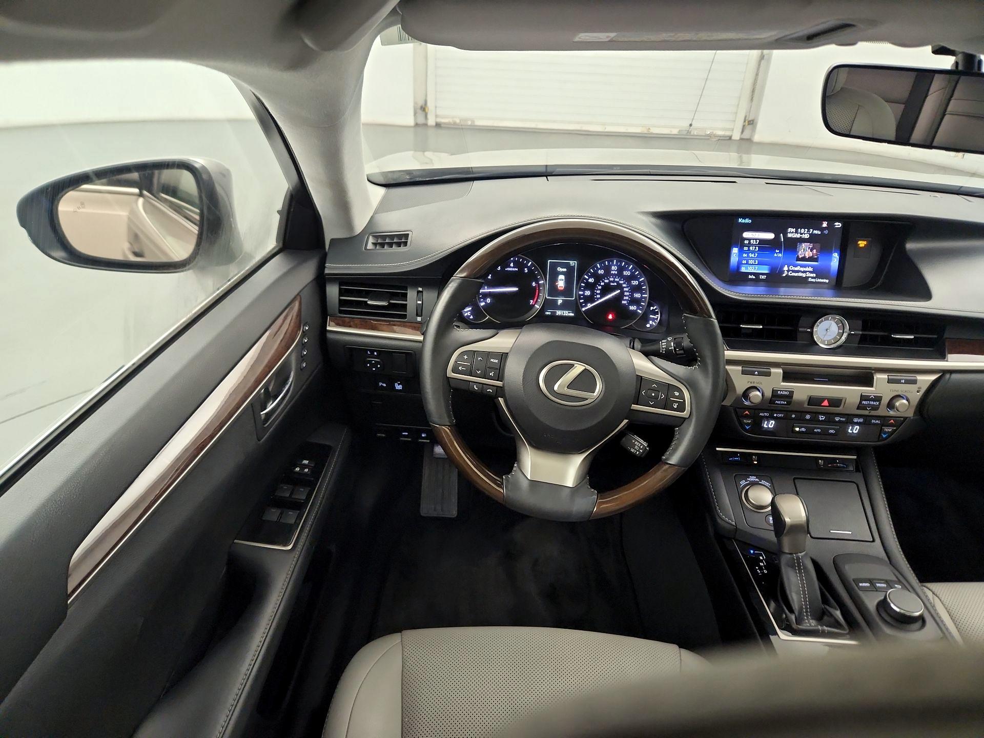 Thumbnail: 2016 Lexus ES - 10