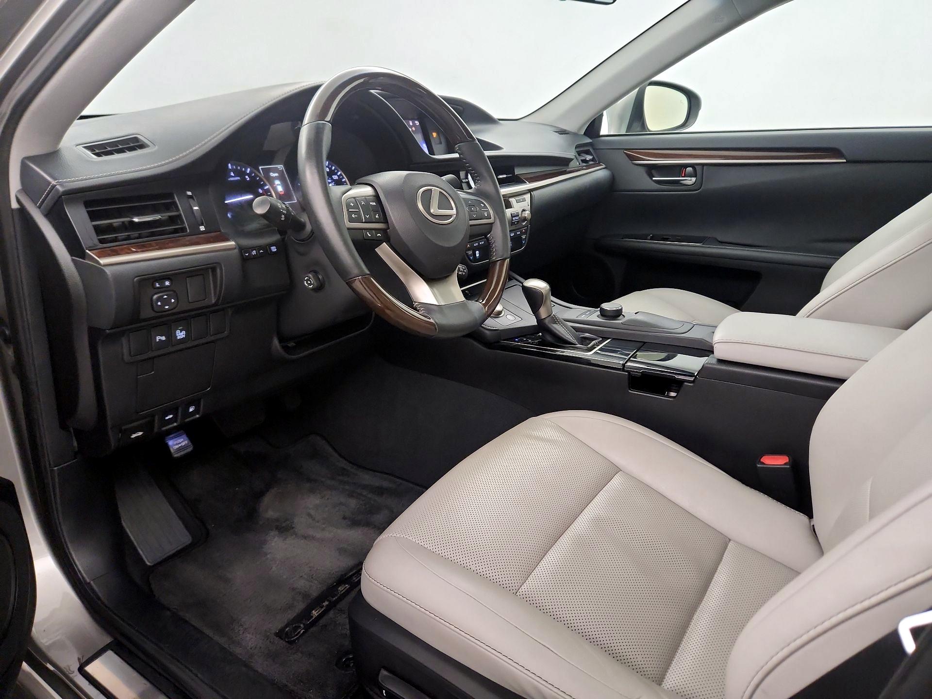 Thumbnail: 2016 Lexus ES - 11