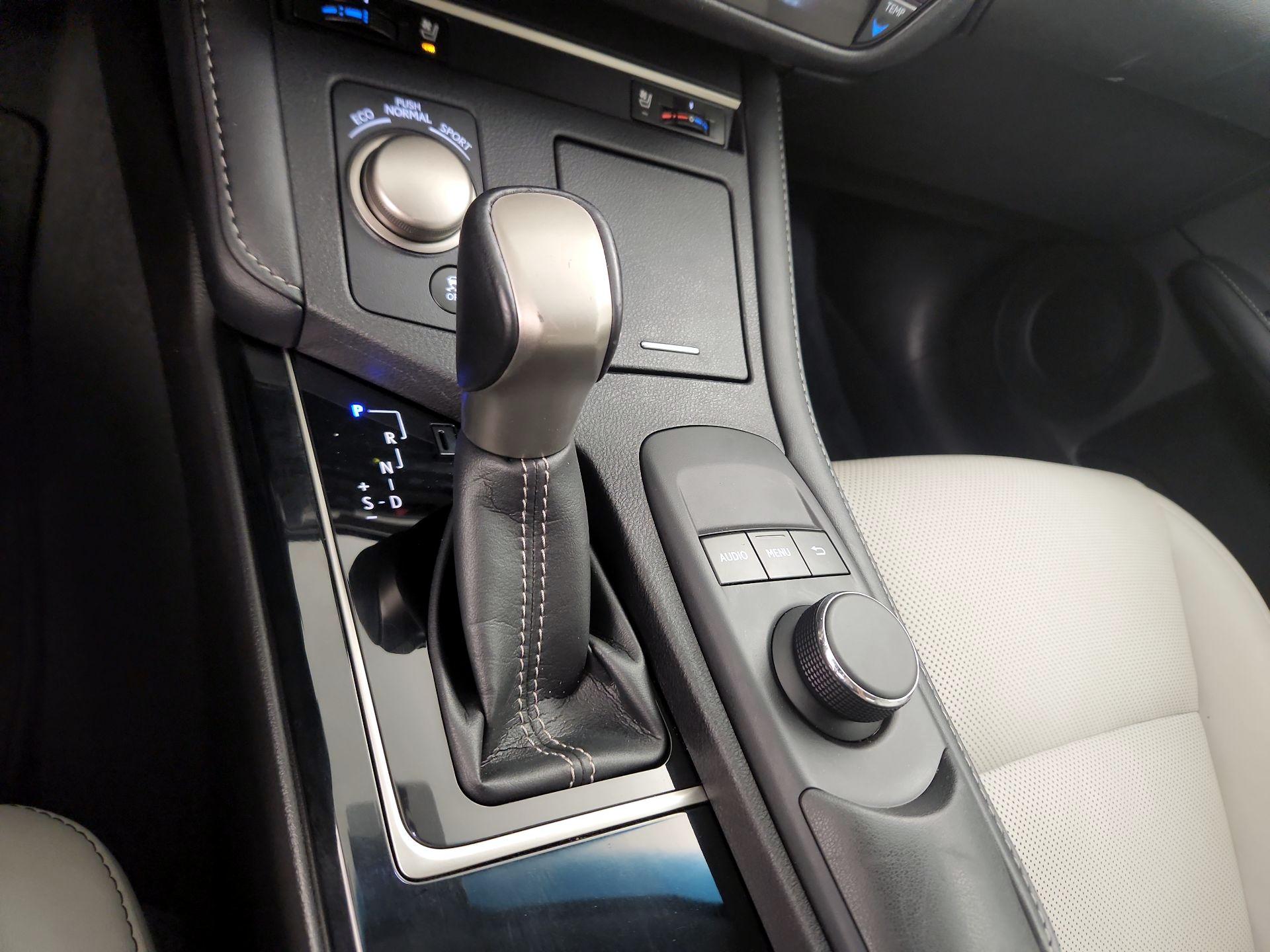 Thumbnail: 2016 Lexus ES - 17