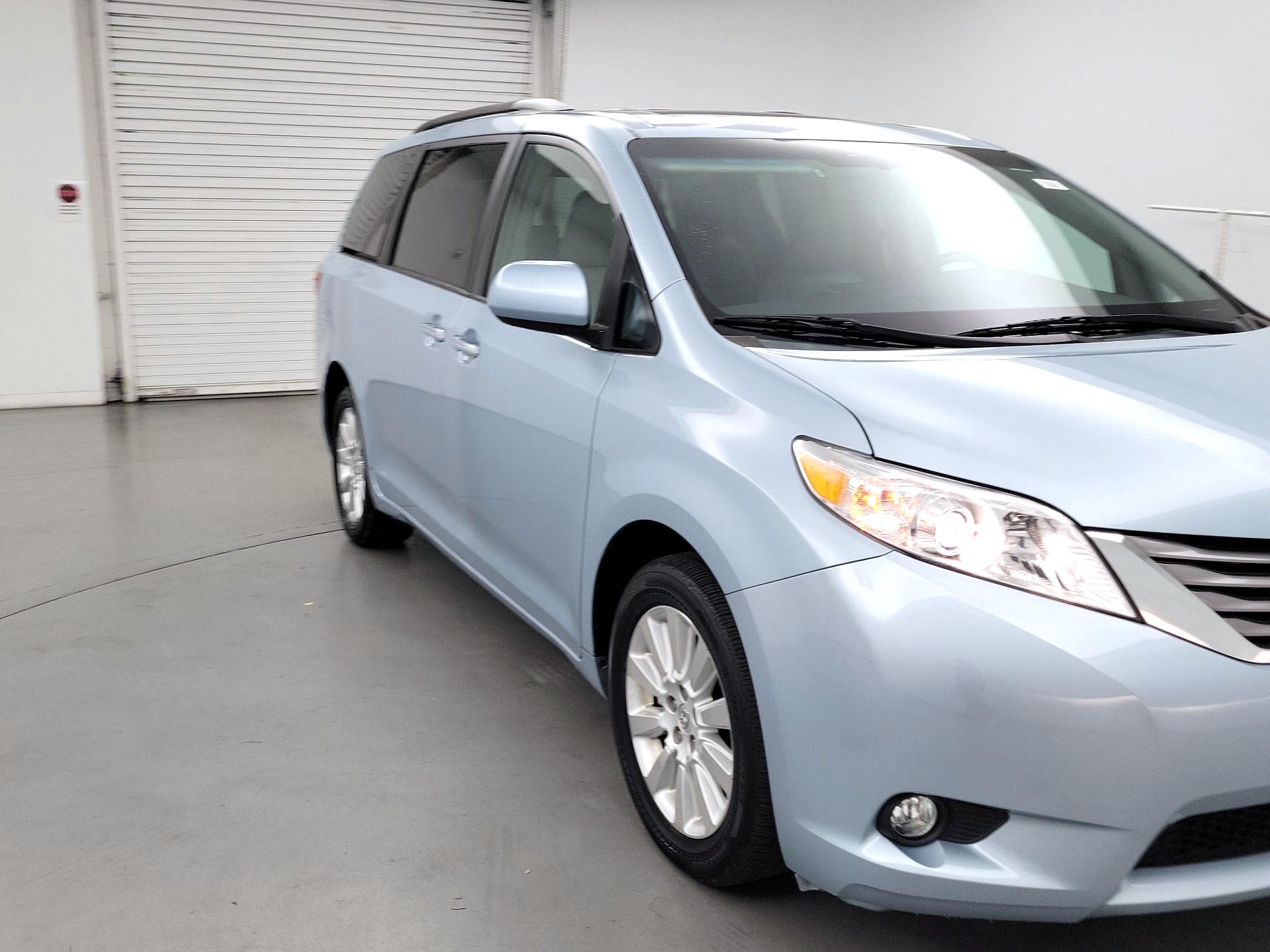 Thumbnail: 2015 Toyota Sienna - 1