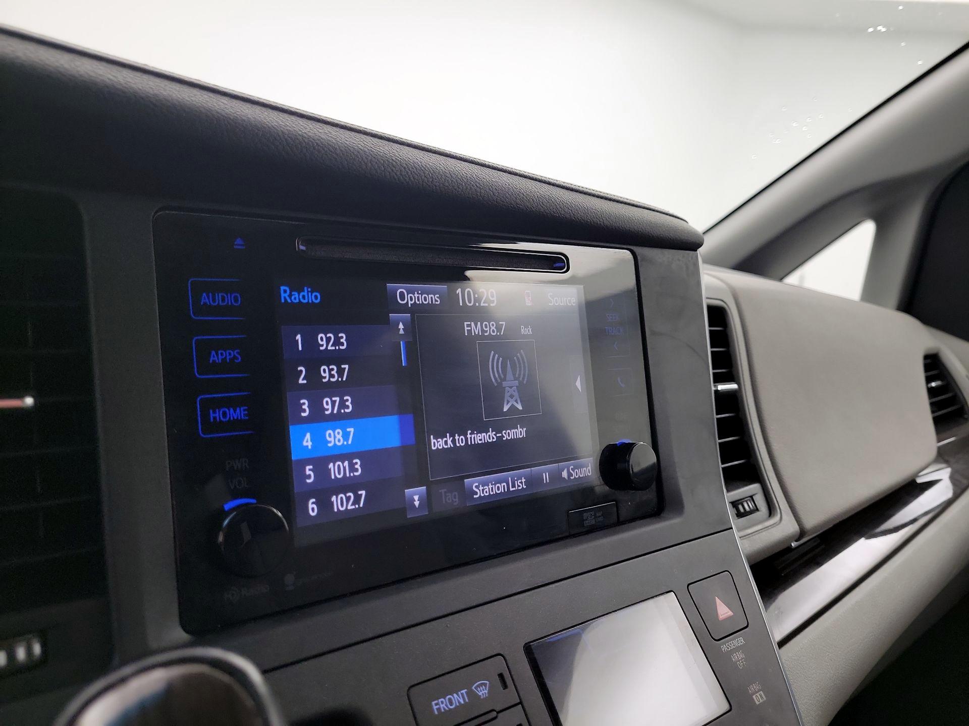 Thumbnail: 2015 Toyota Sienna - 14