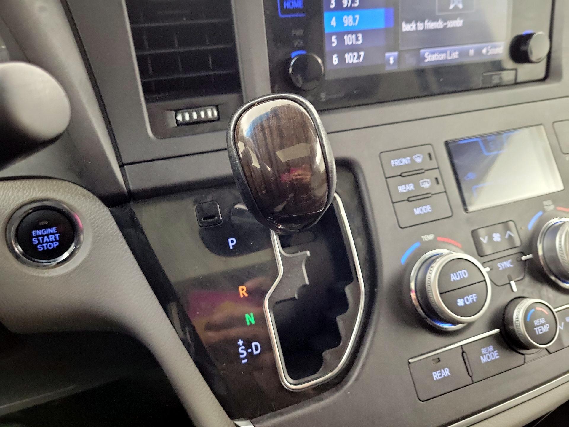 Thumbnail: 2015 Toyota Sienna - 16