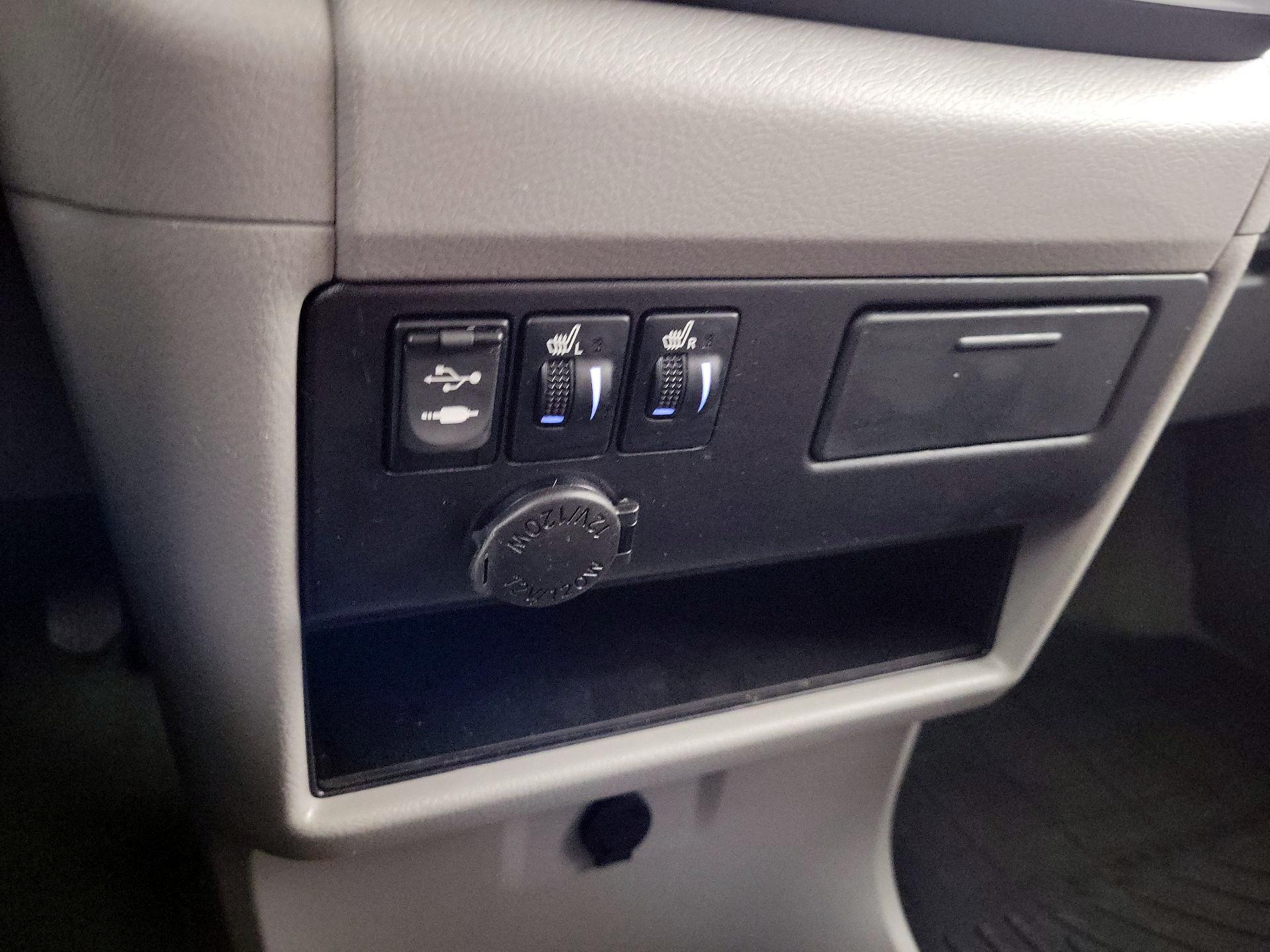 Thumbnail: 2015 Toyota Sienna - 17