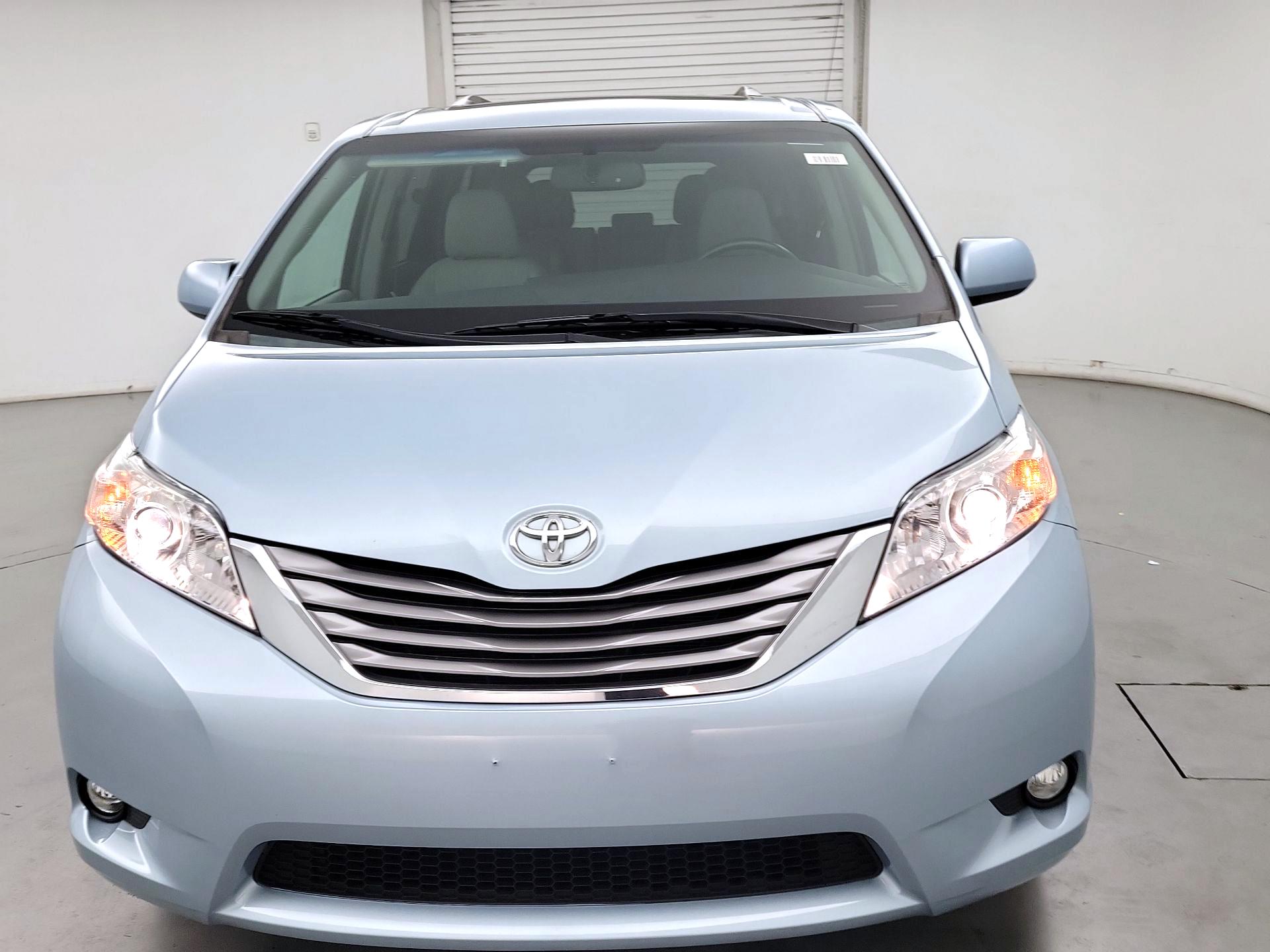 Thumbnail: 2015 Toyota Sienna - 2
