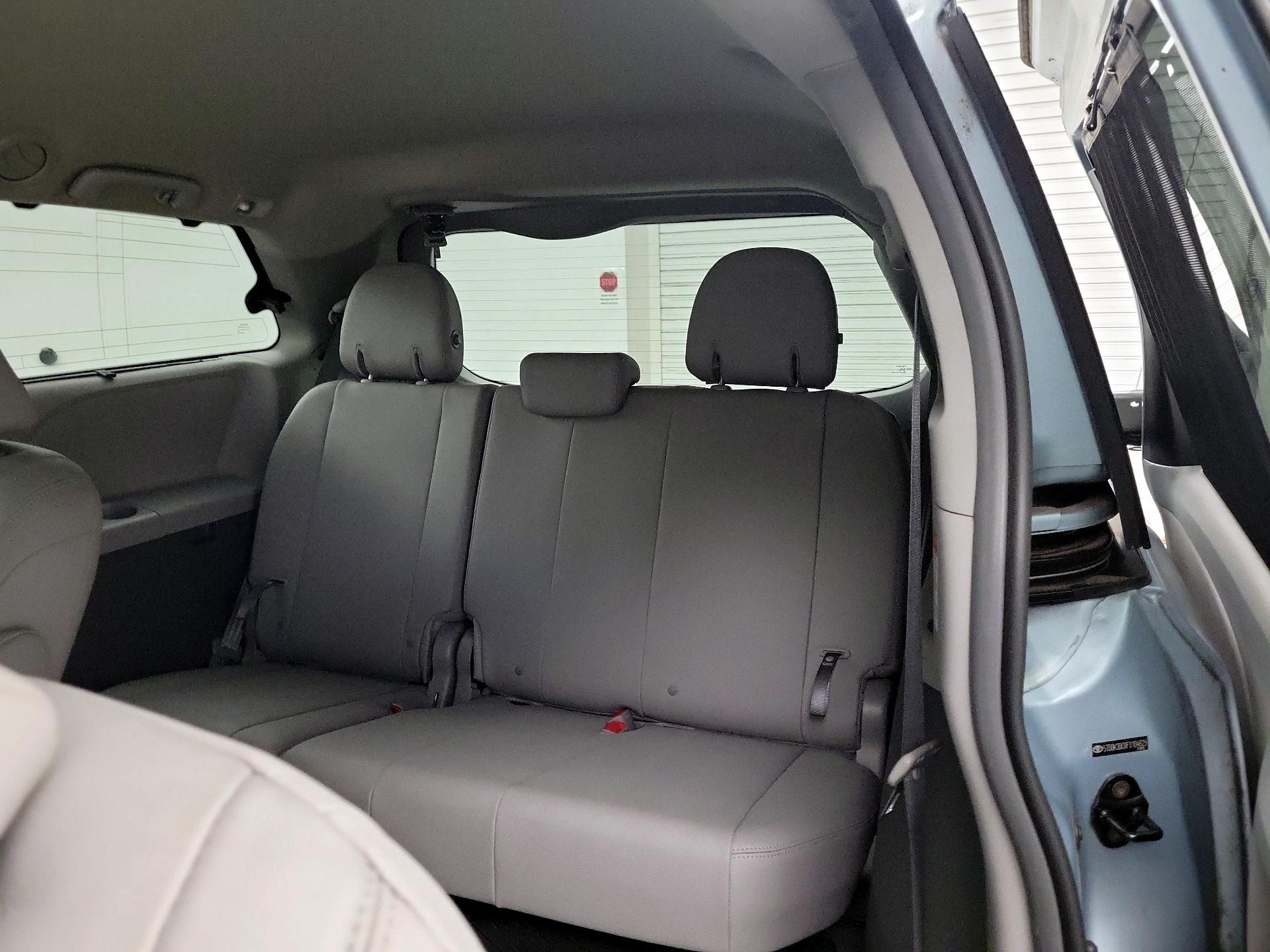 Thumbnail: 2015 Toyota Sienna - 20