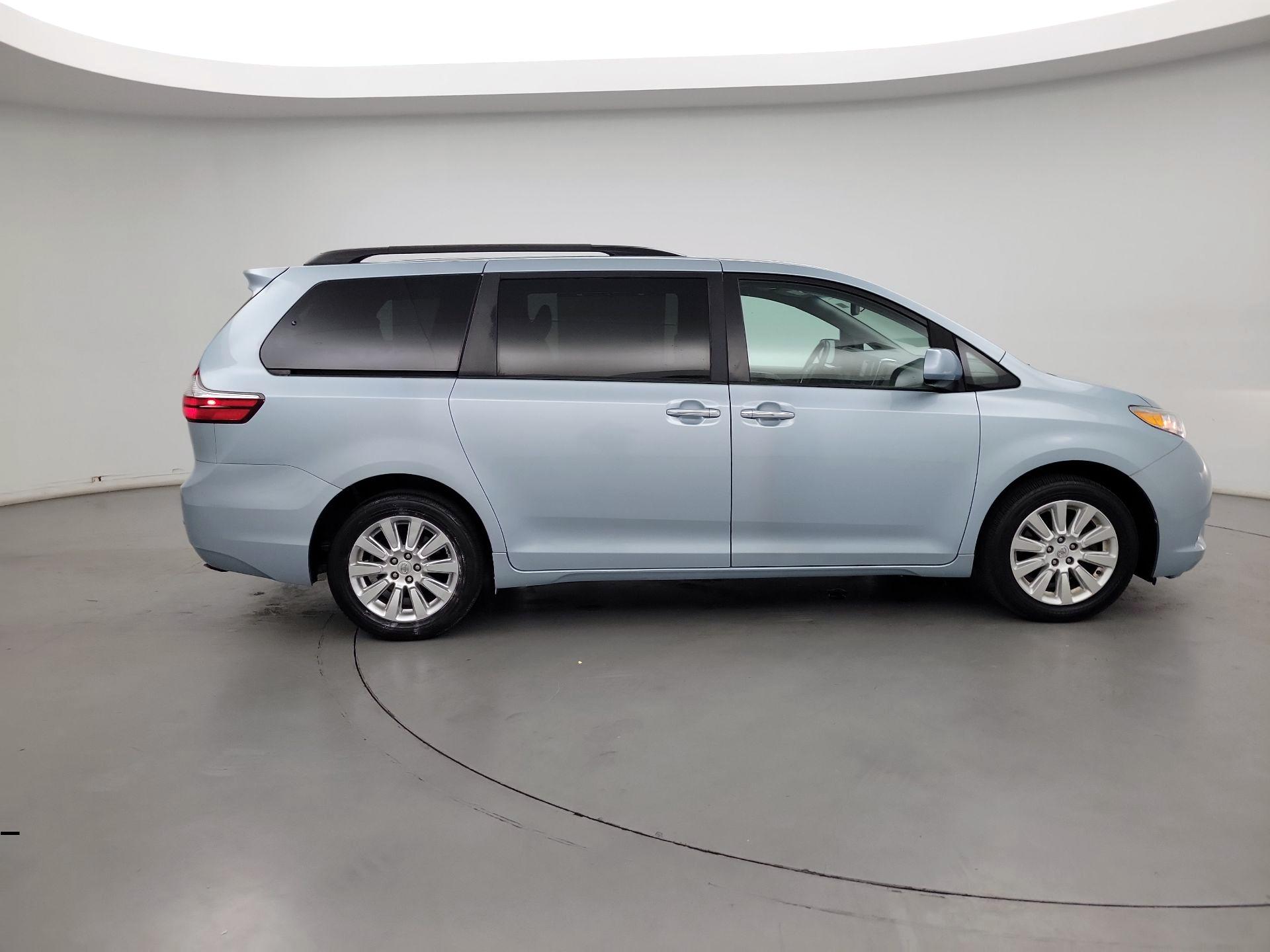 Thumbnail: 2015 Toyota Sienna - 4