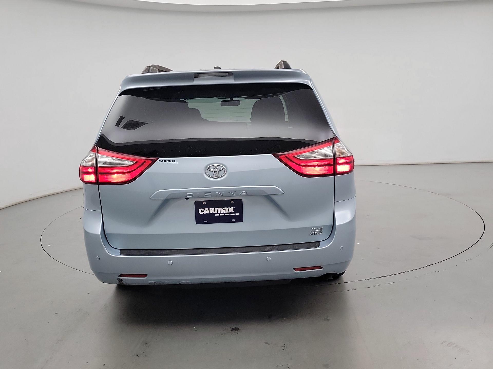 Thumbnail: 2015 Toyota Sienna - 6