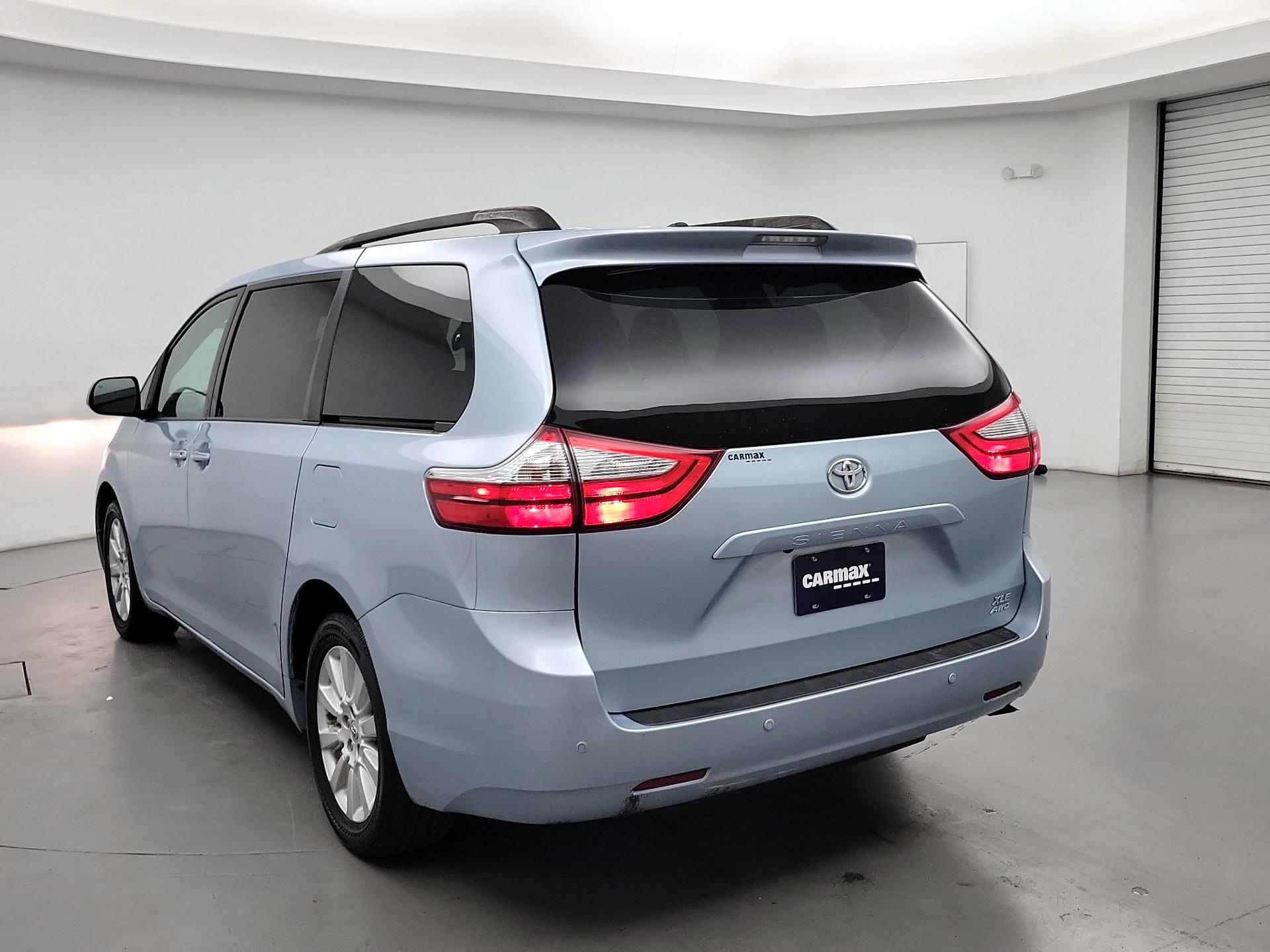 Thumbnail: 2015 Toyota Sienna - 7