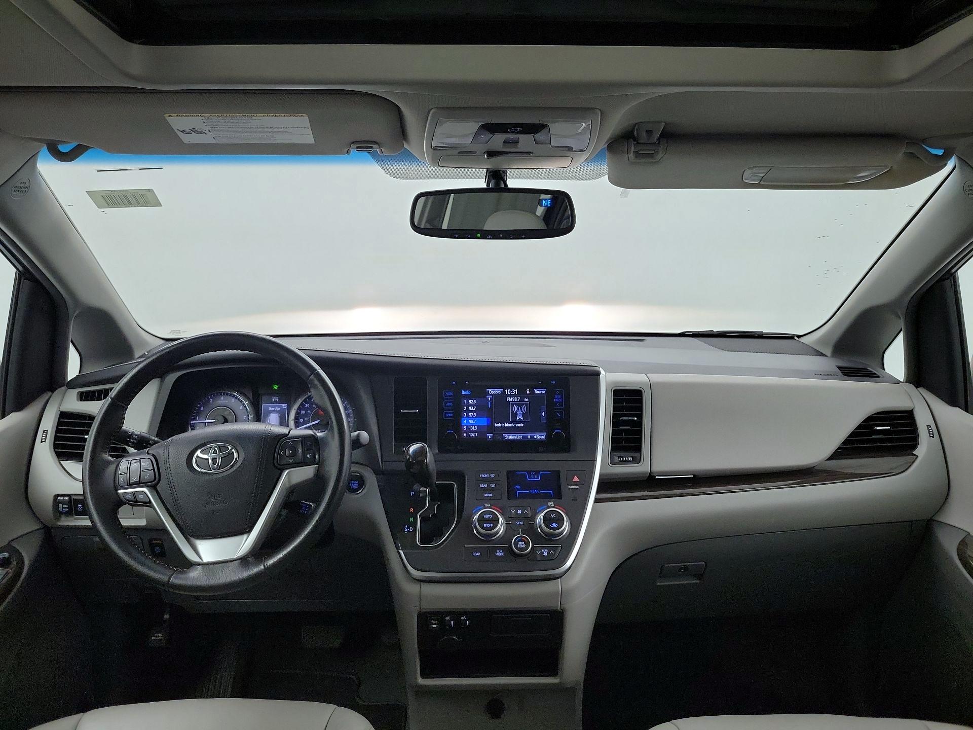 Thumbnail: 2015 Toyota Sienna - 8