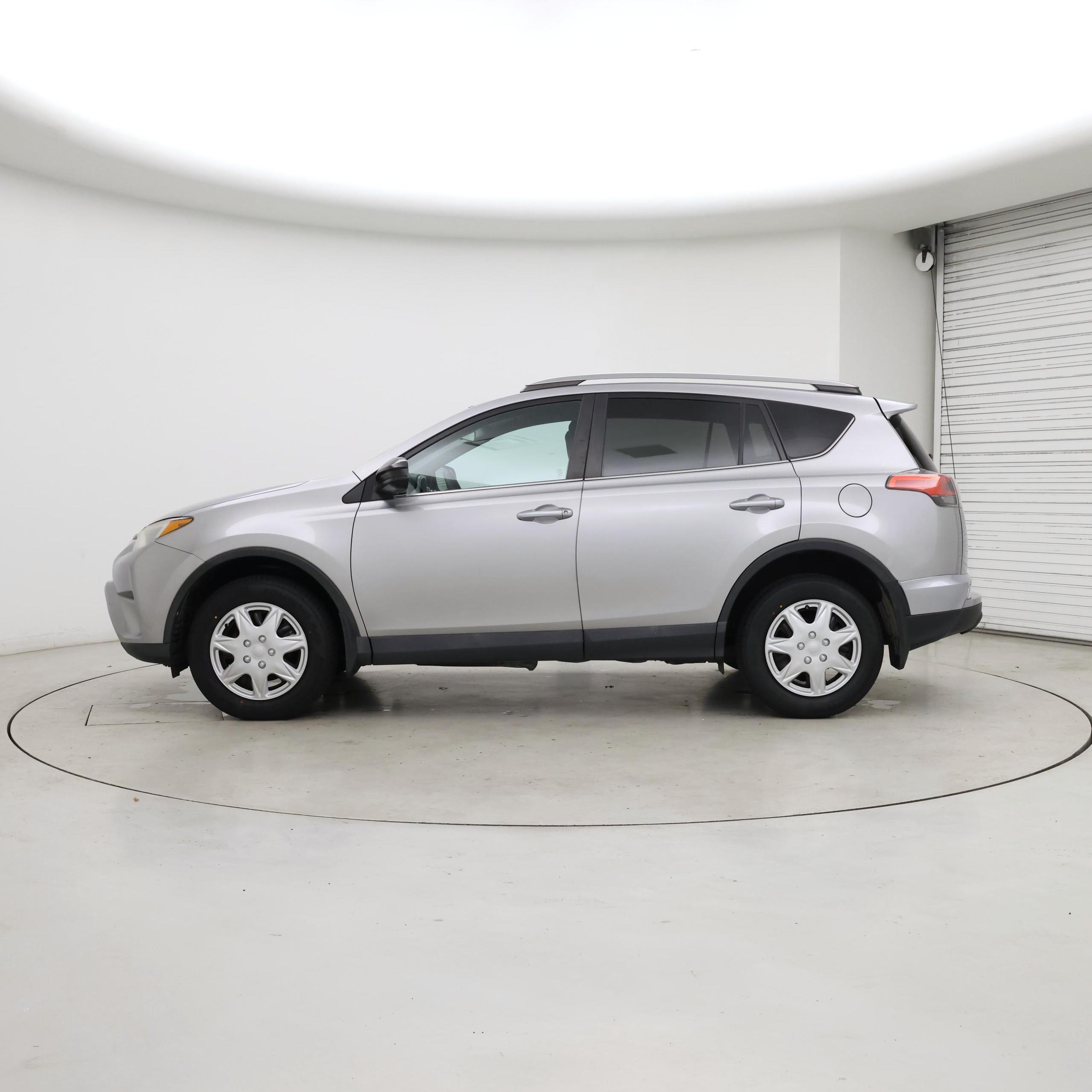Thumbnail: 2017 Toyota RAV4 - 3