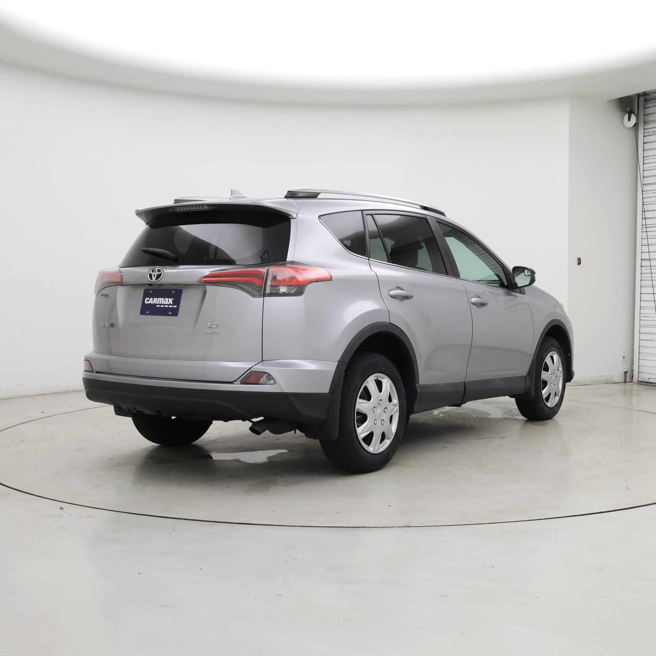 Thumbnail: 2017 Toyota RAV4 - 8