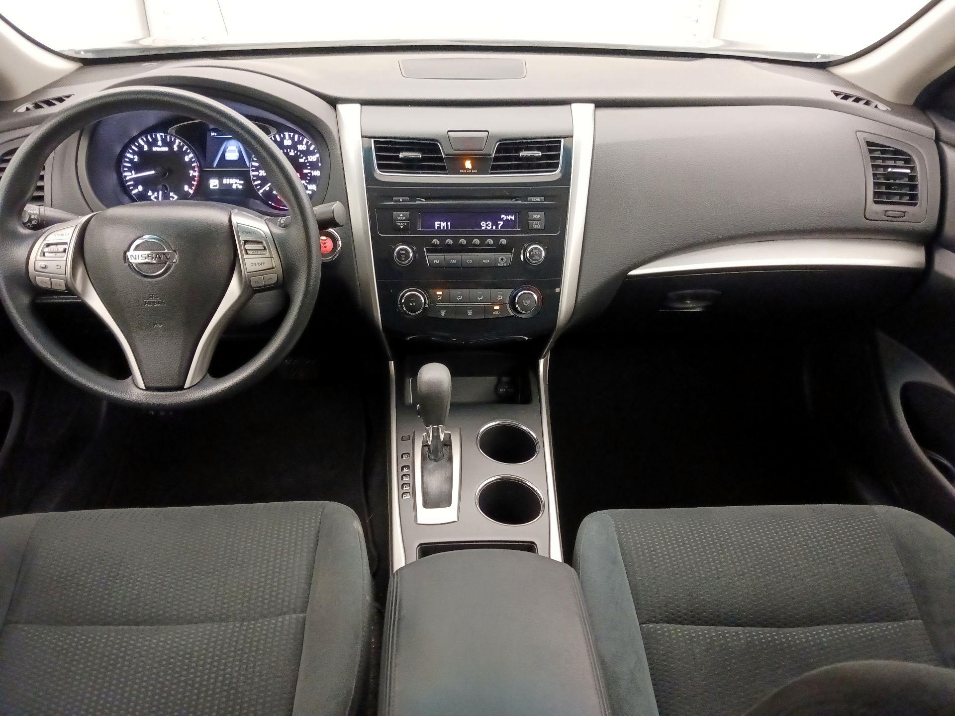 Thumbnail: 2015 Nissan Altima - 9