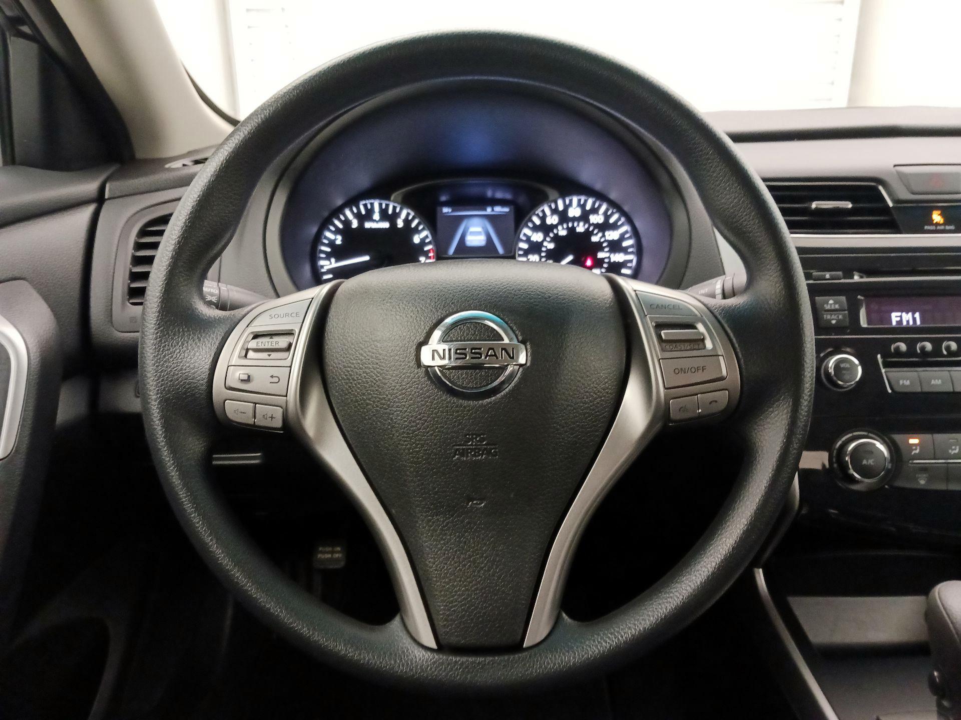 Thumbnail: 2015 Nissan Altima - 10