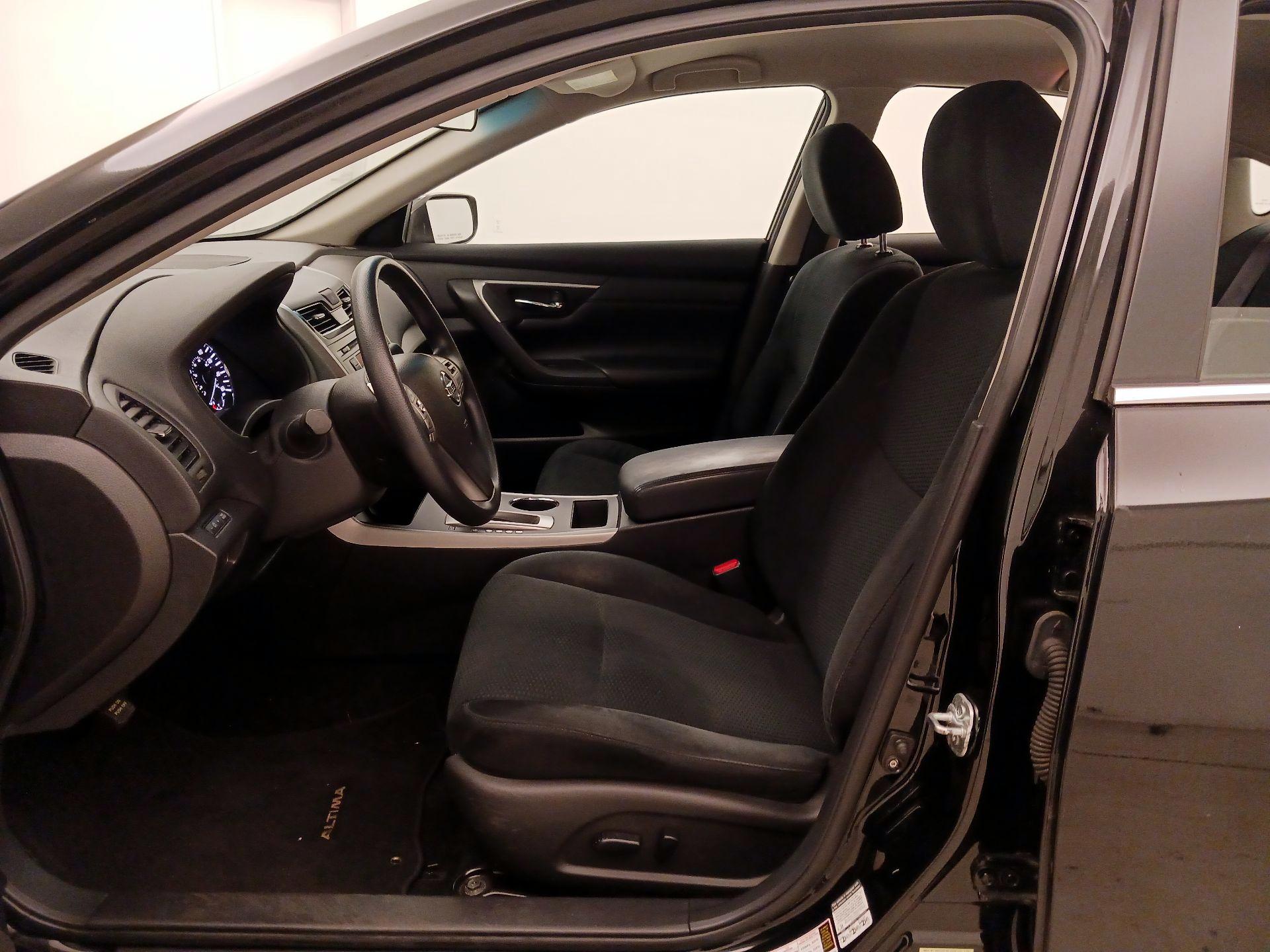 Thumbnail: 2015 Nissan Altima - 11