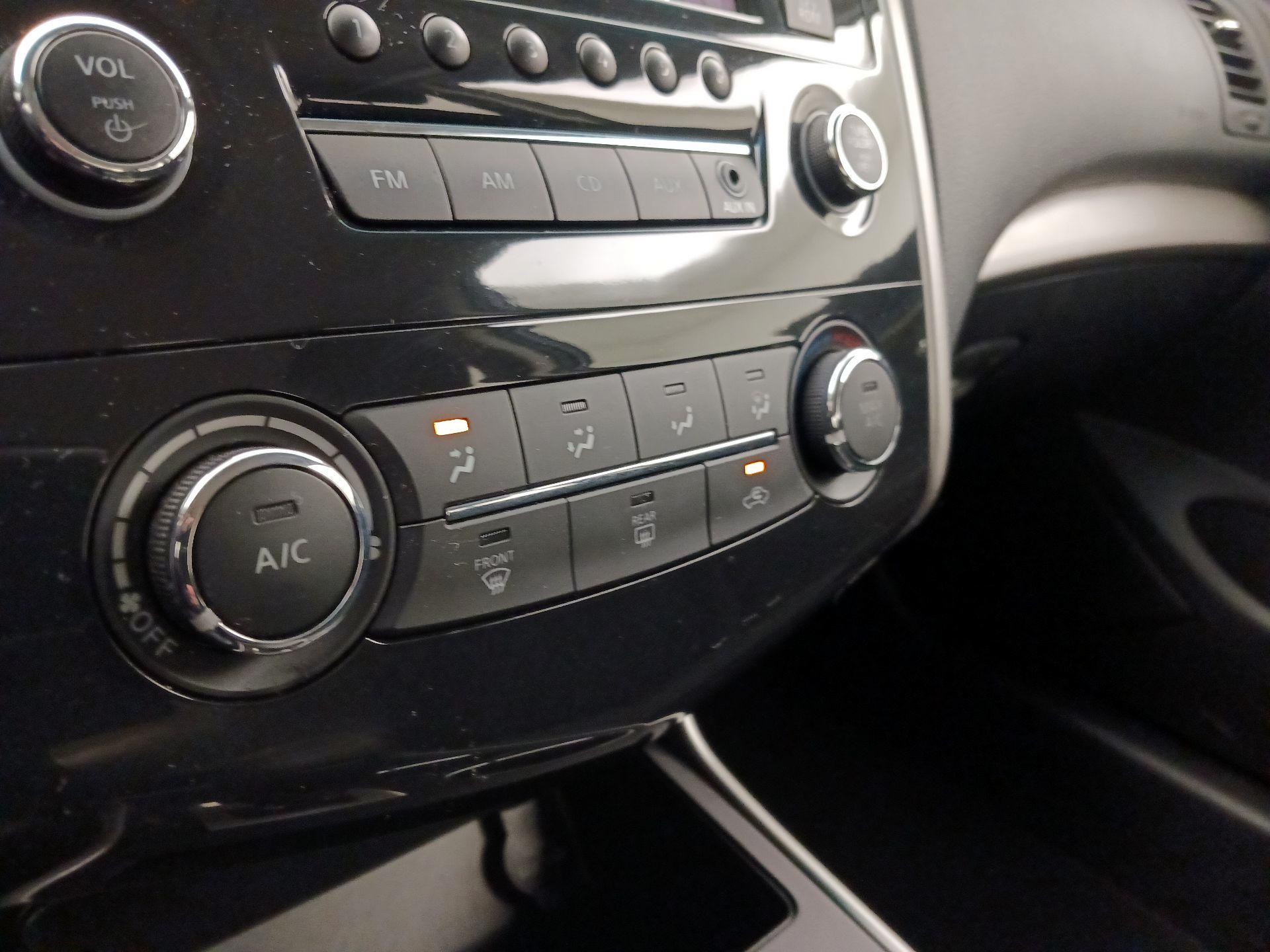 Thumbnail: 2015 Nissan Altima - 15