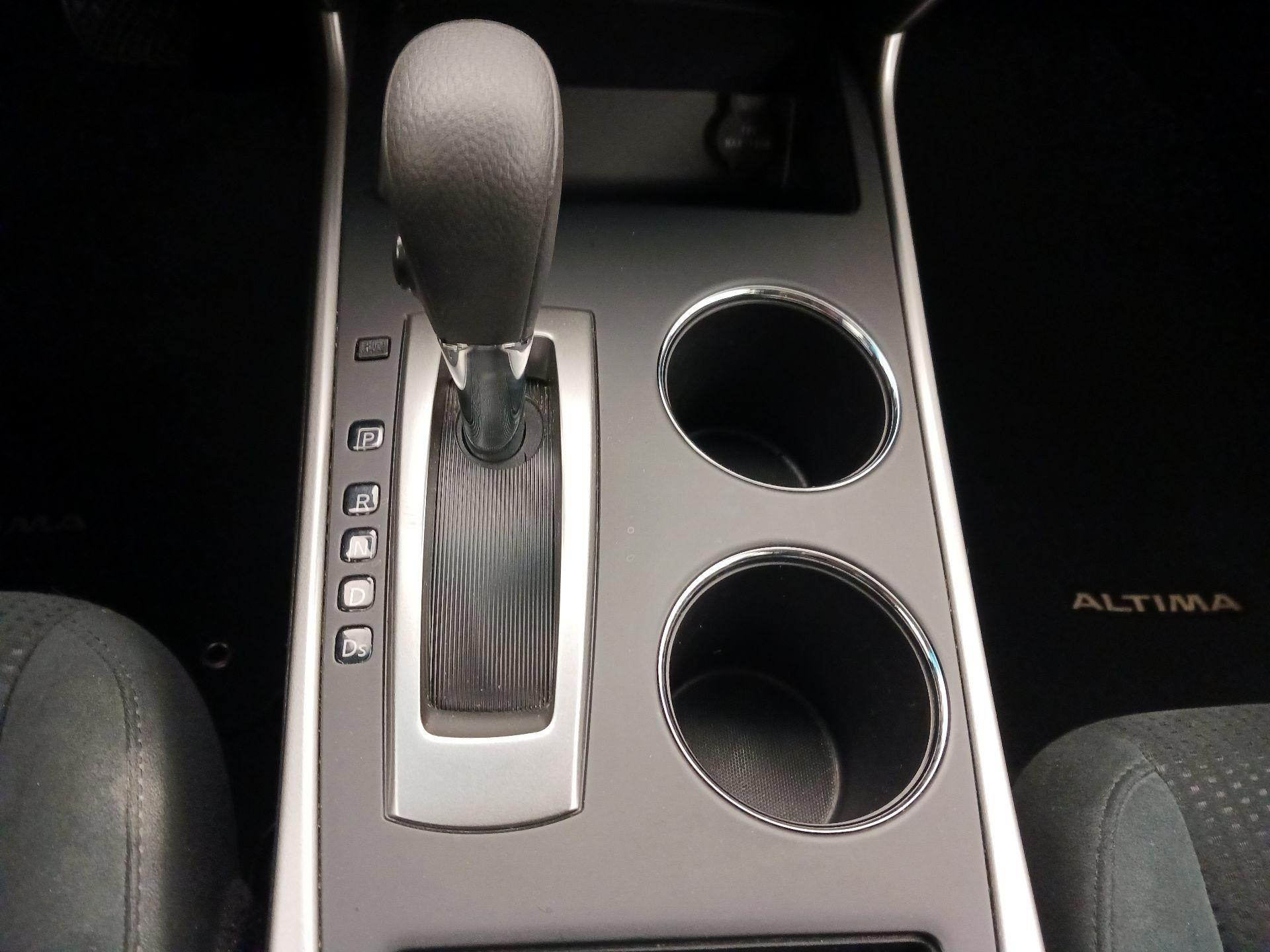 Thumbnail: 2015 Nissan Altima - 16