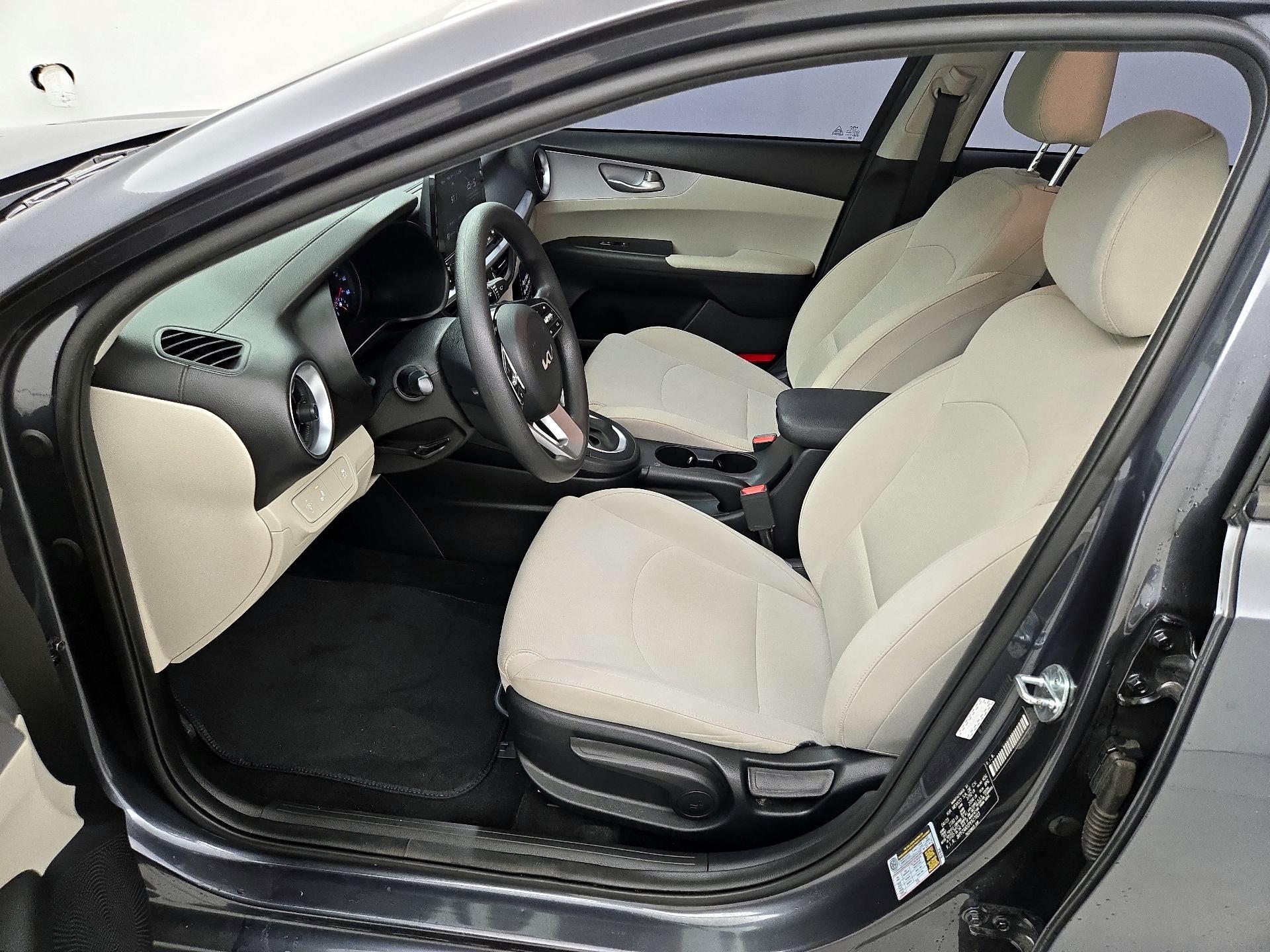 Thumbnail: 2023 Kia Forte - 11