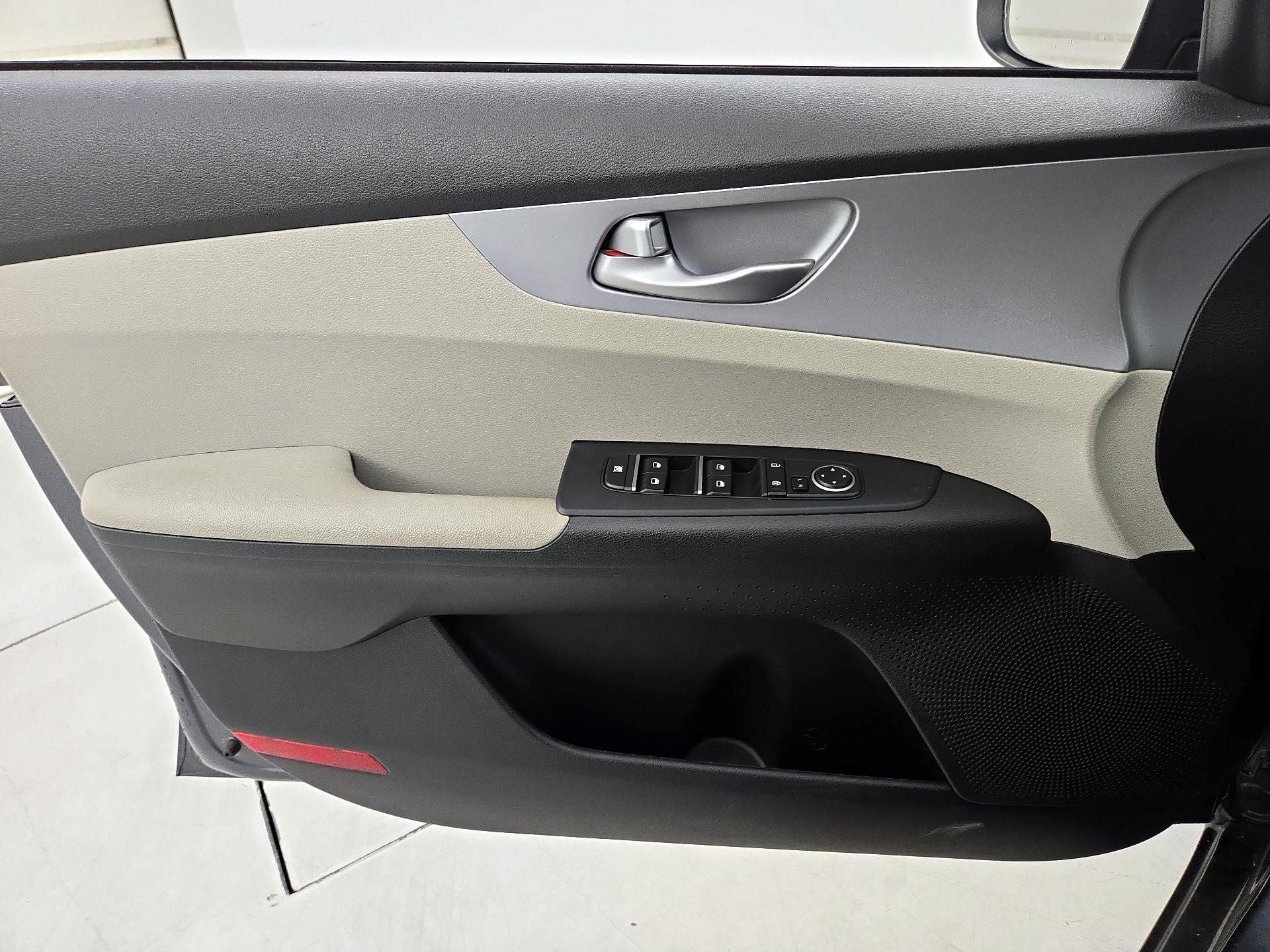 Thumbnail: 2023 Kia Forte - 12
