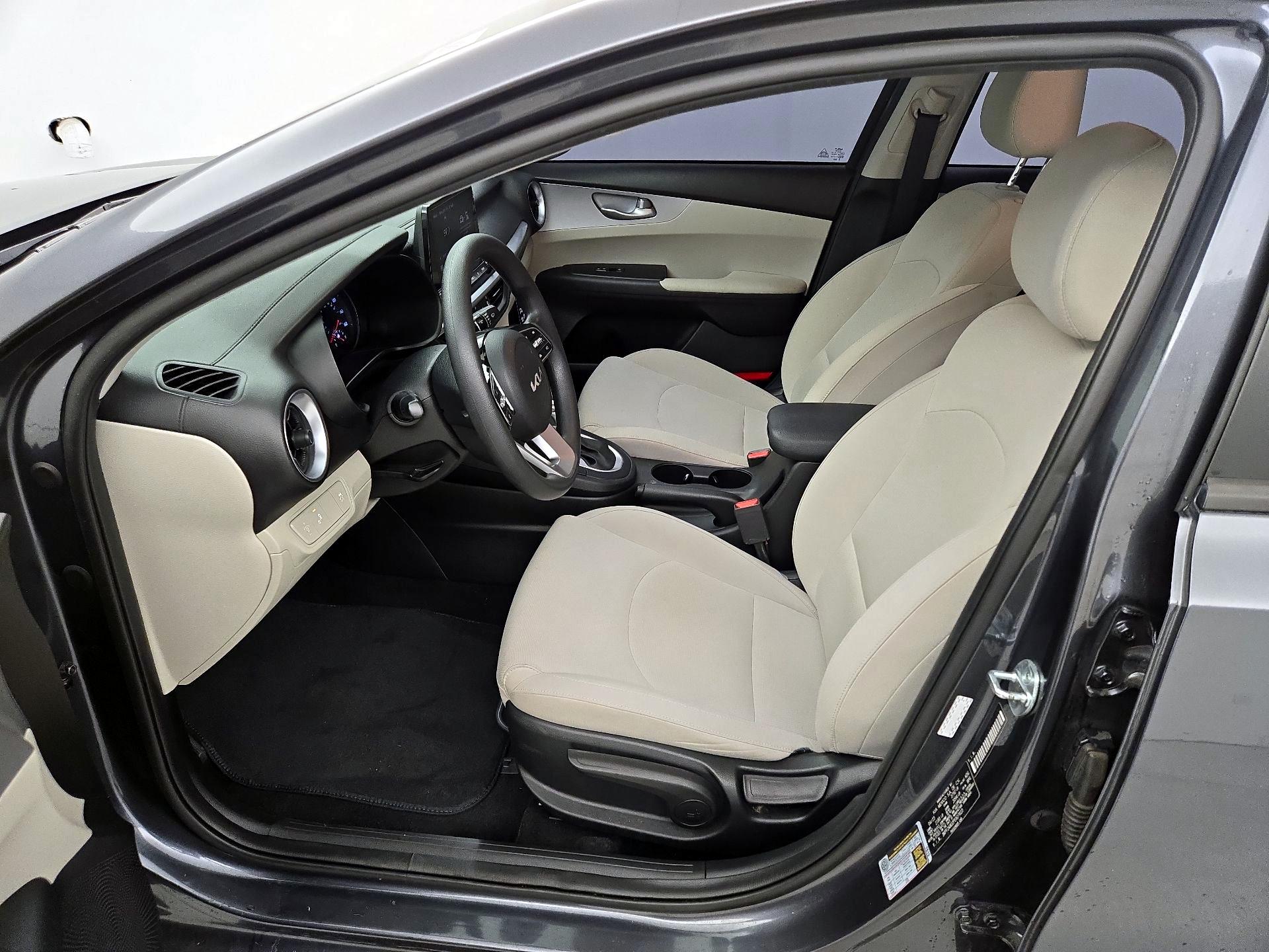 Thumbnail: 2023 Kia Forte - 19