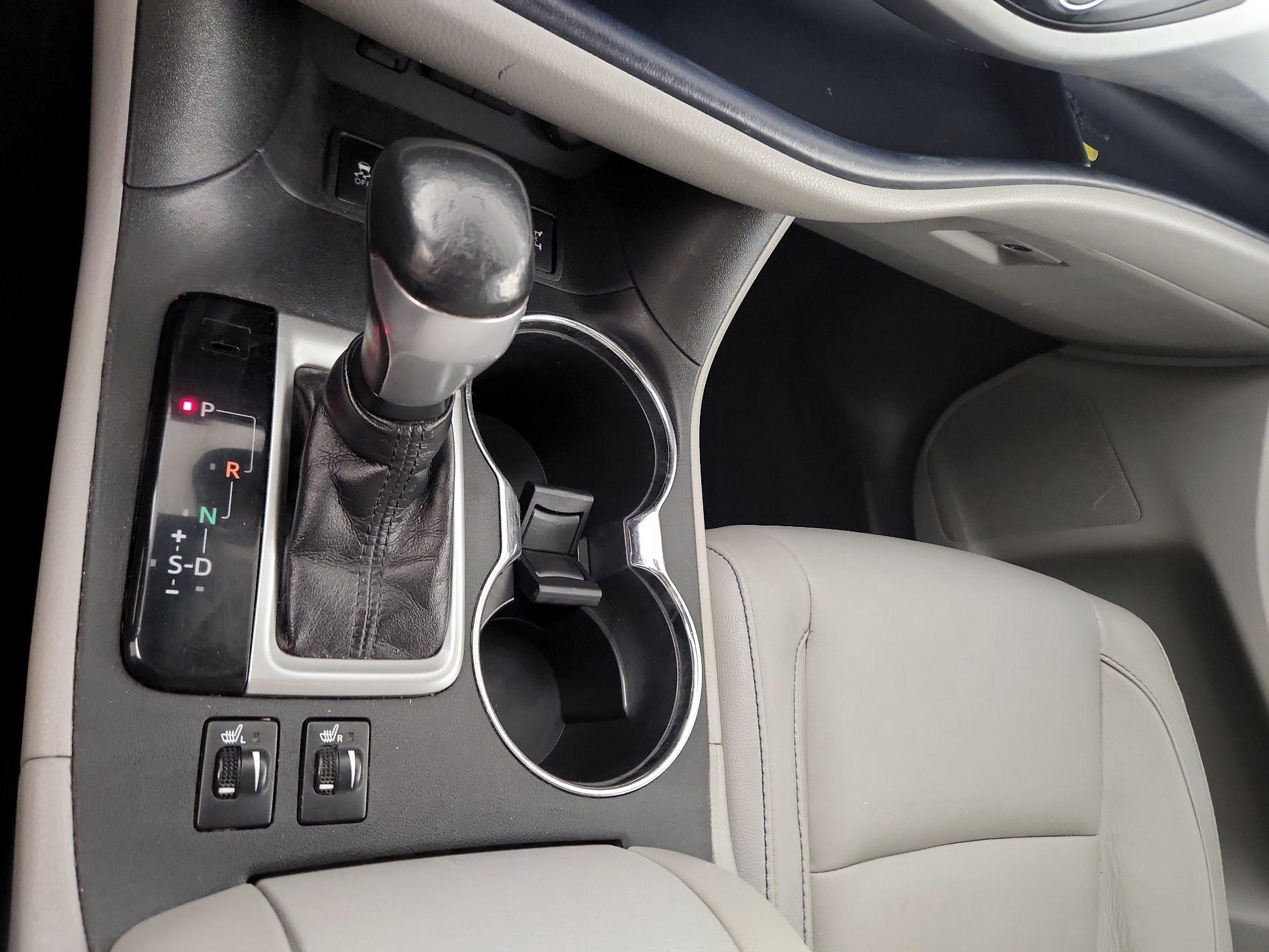 Thumbnail: 2018 Toyota Highlander - 16