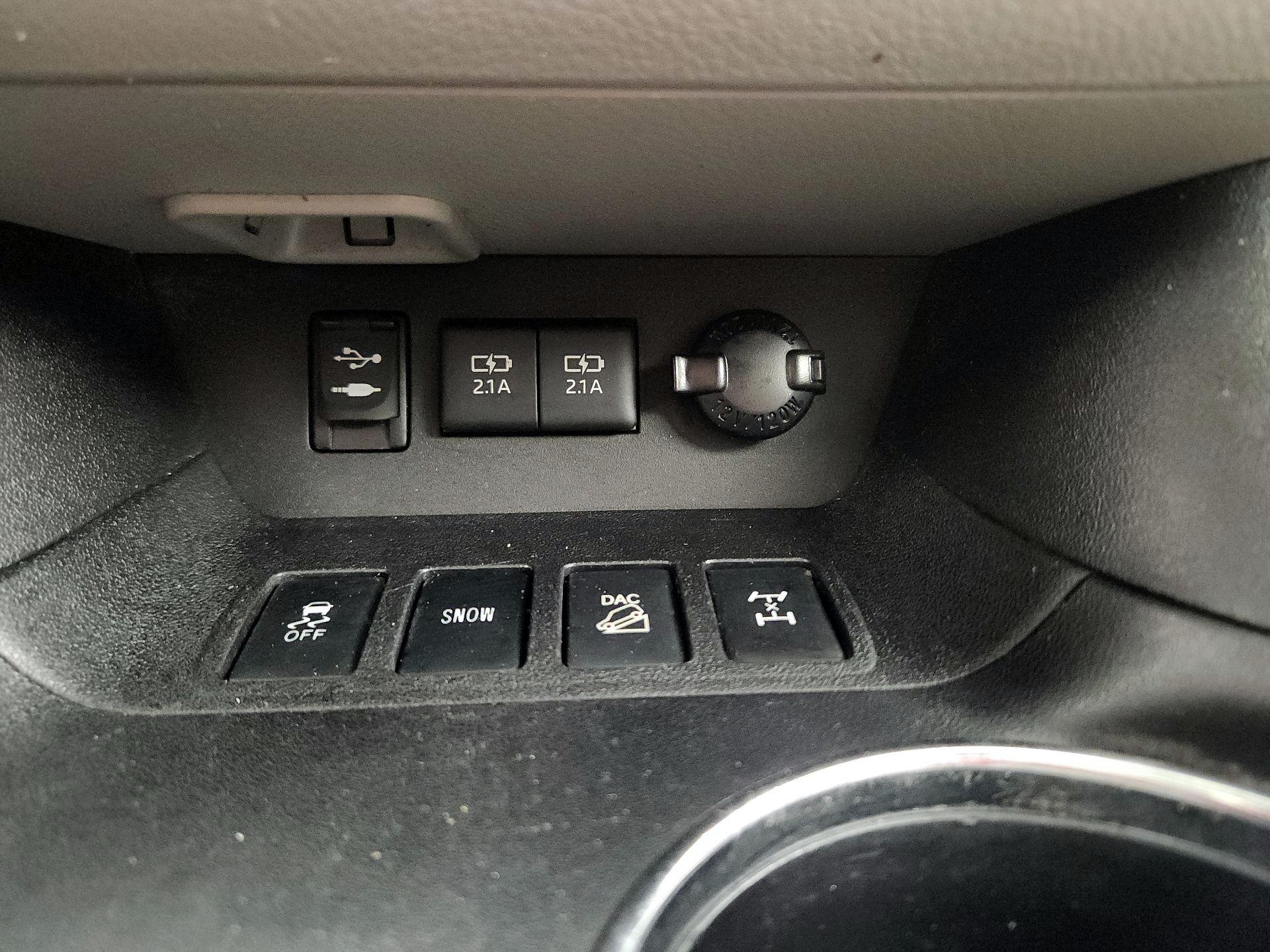 Thumbnail: 2018 Toyota Highlander - 17