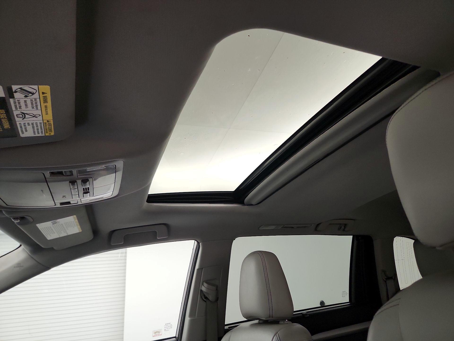 Thumbnail: 2018 Toyota Highlander - 18