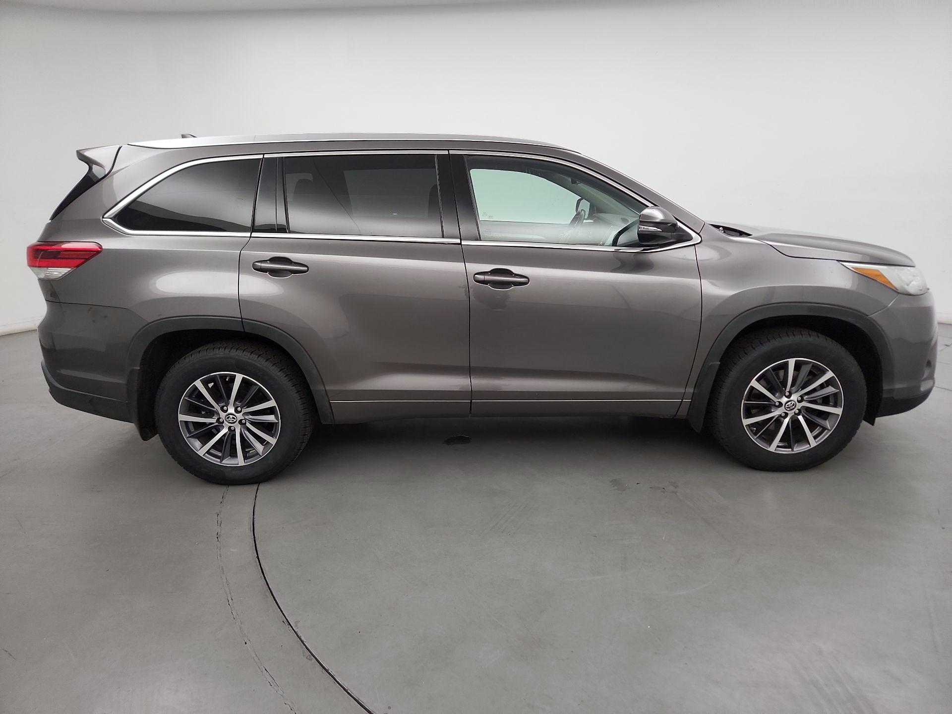 Thumbnail: 2018 Toyota Highlander - 4
