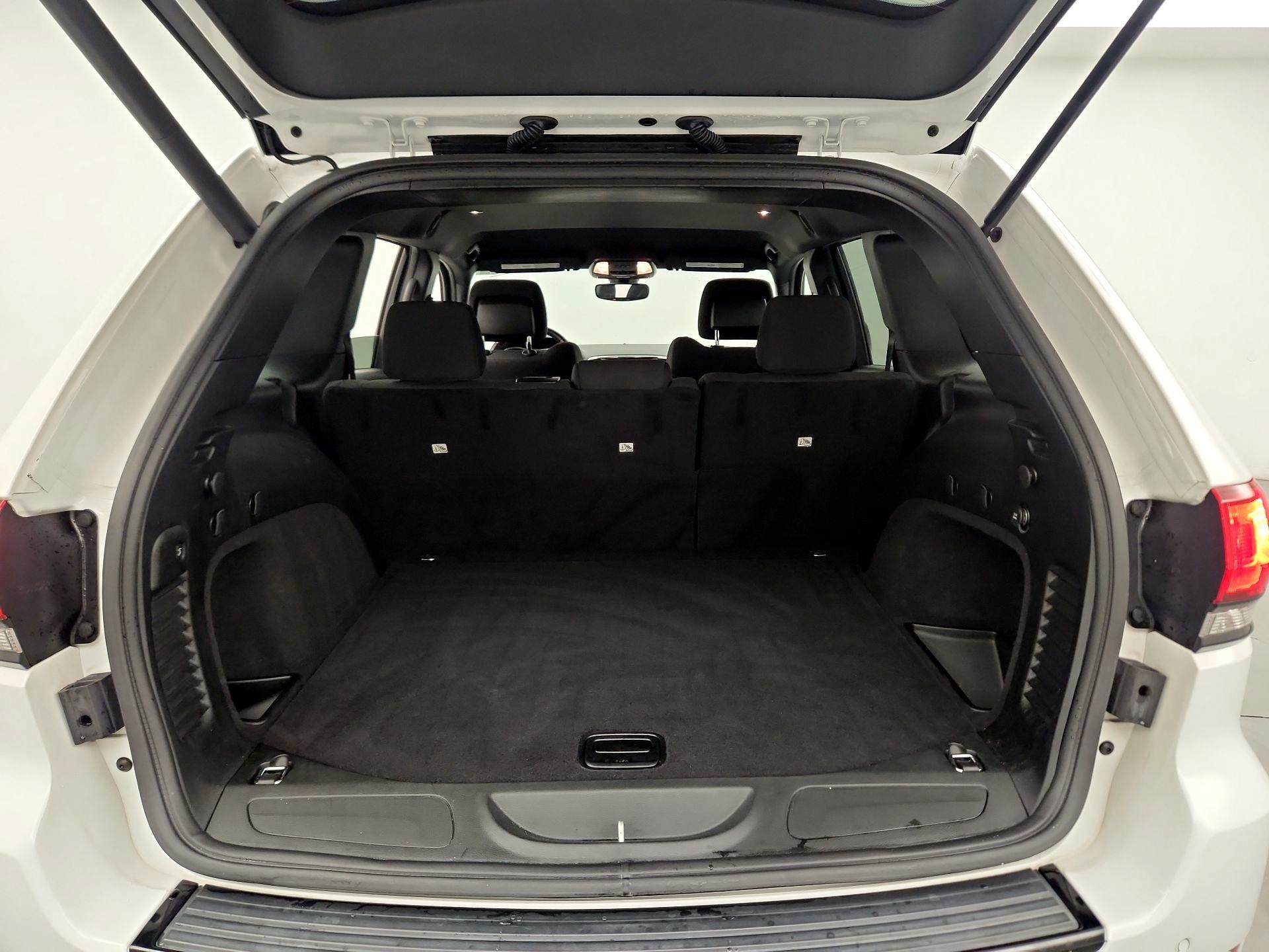 Thumbnail: 2018 Jeep Grand Cherokee - 20