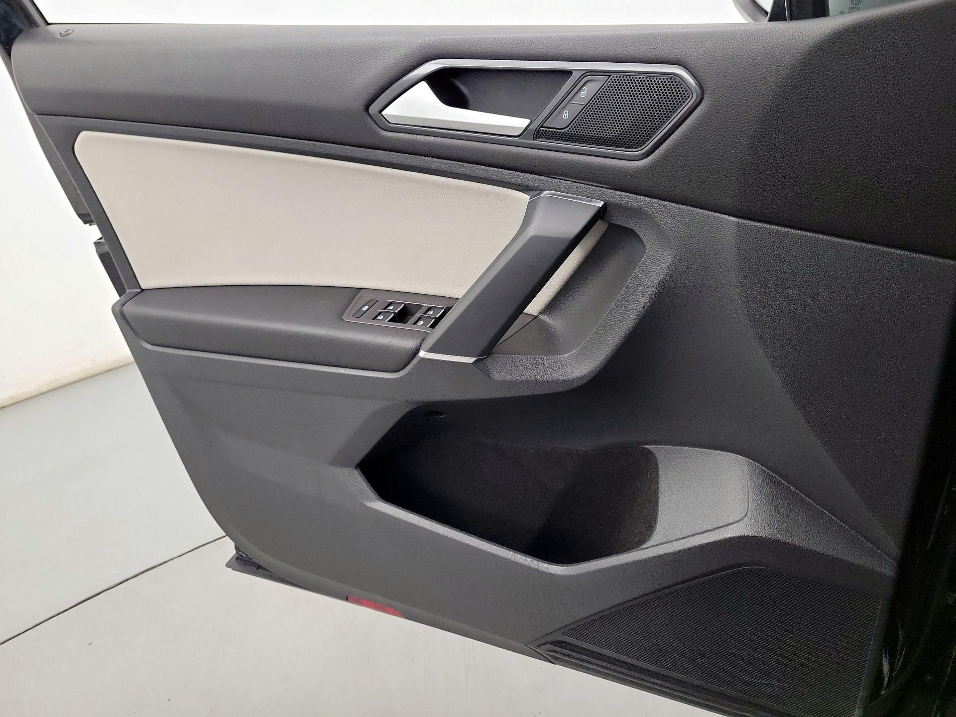 Thumbnail: 2018 Volkswagen Tiguan - 12