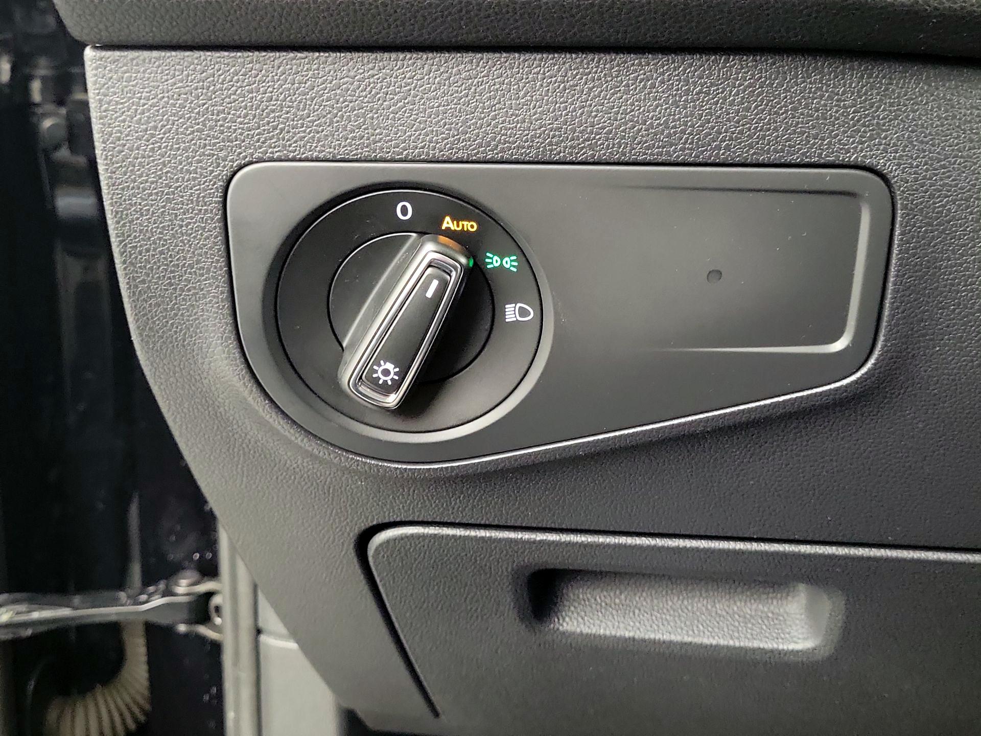 Thumbnail: 2018 Volkswagen Tiguan - 13