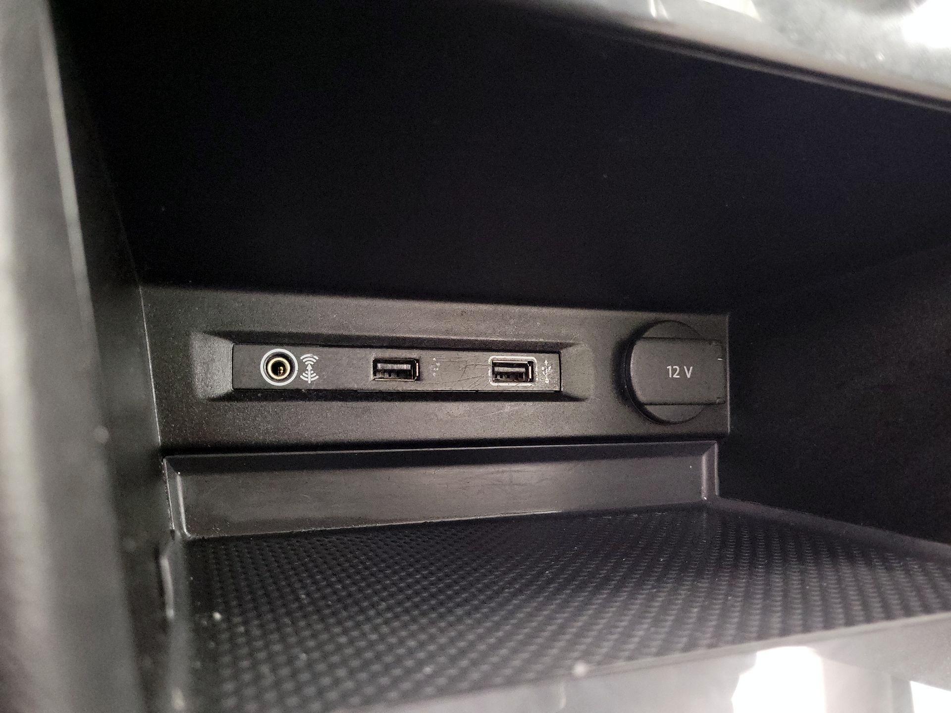 Thumbnail: 2018 Volkswagen Tiguan - 18