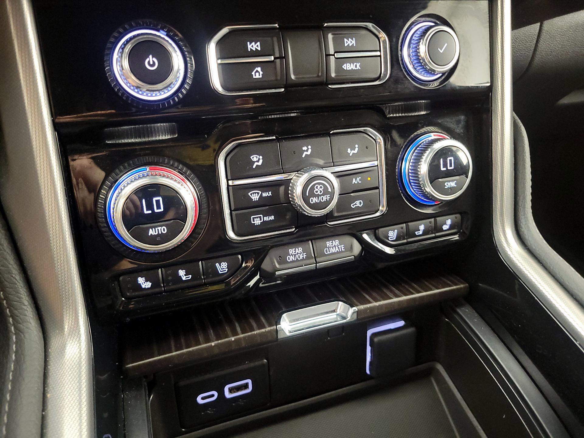 Thumbnail: 2023 GMC Yukon XL - 17