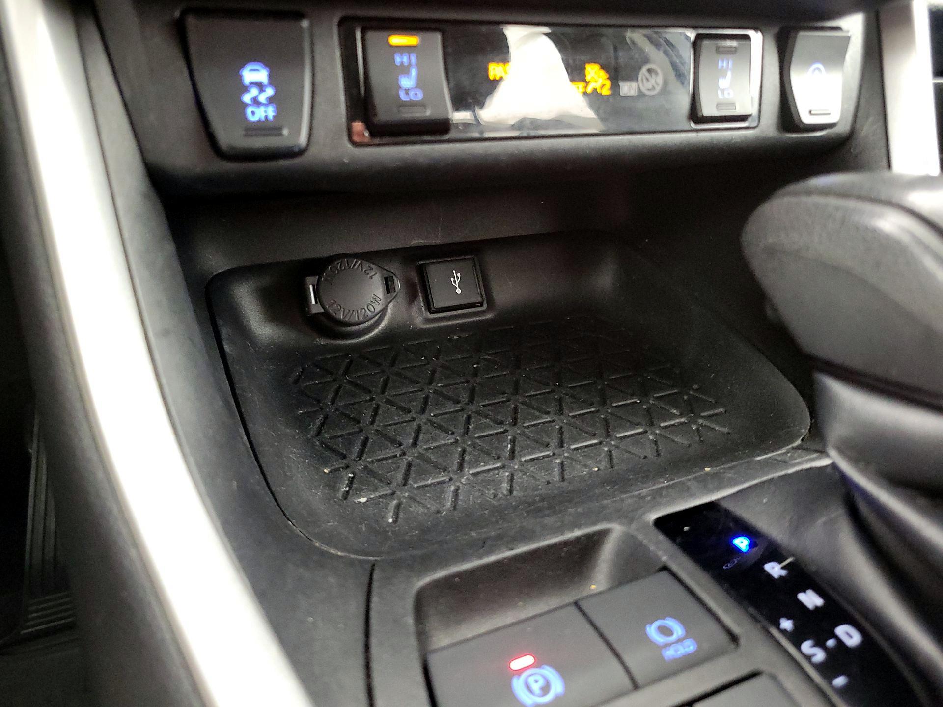 Thumbnail: 2022 Toyota RAV4 - 18