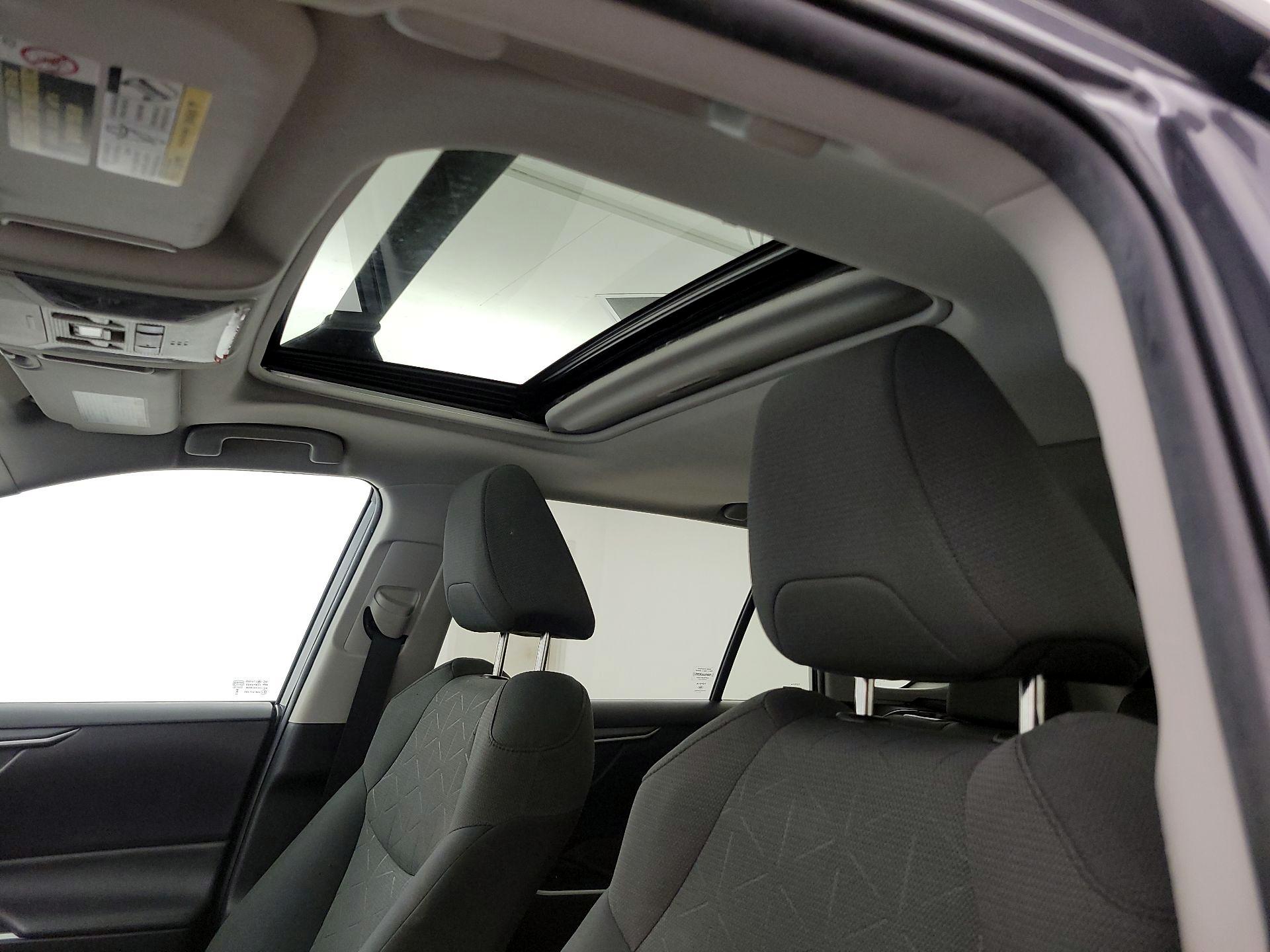 Thumbnail: 2022 Toyota RAV4 - 19
