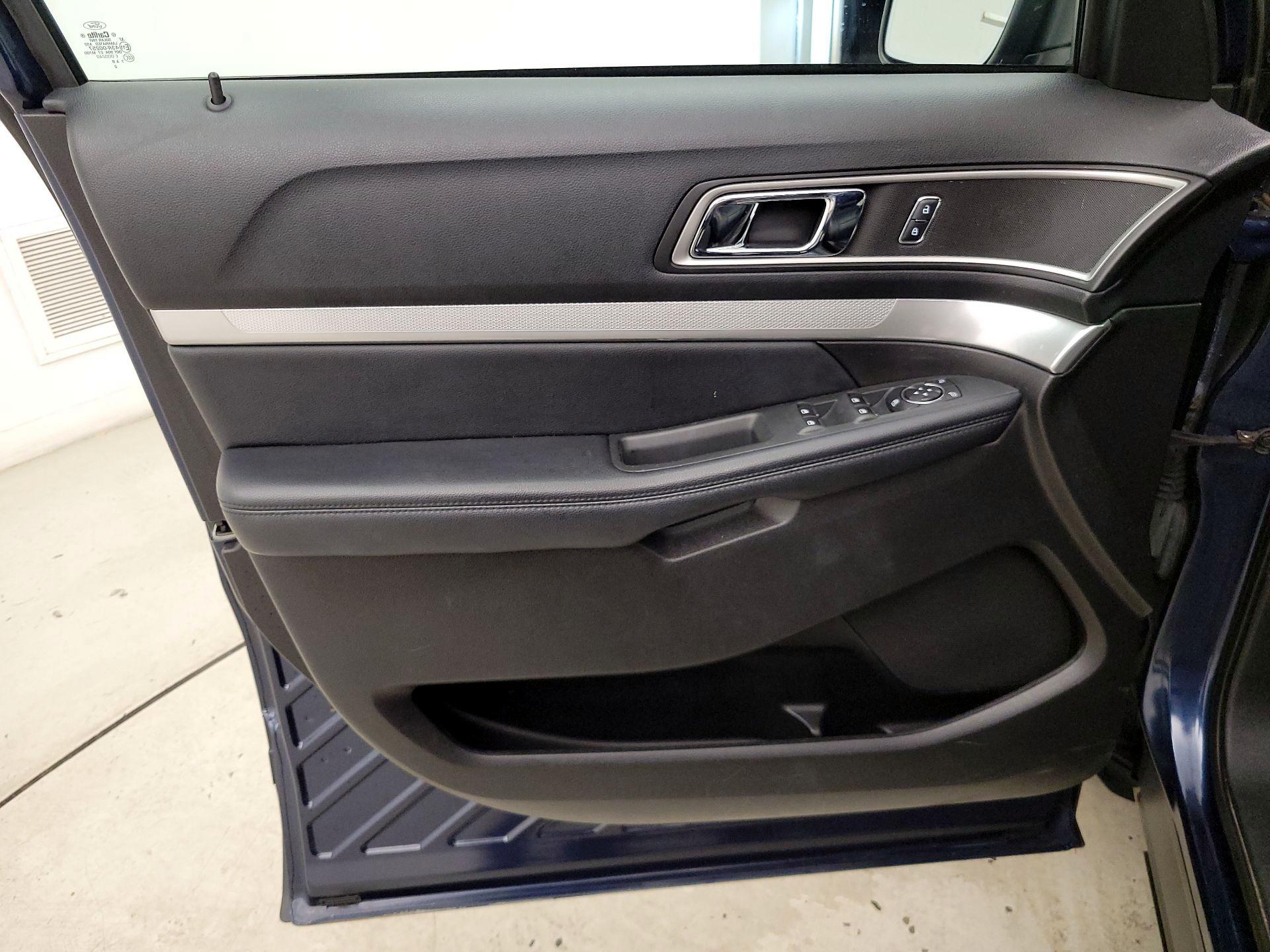 Thumbnail: 2017 Ford Explorer - 12