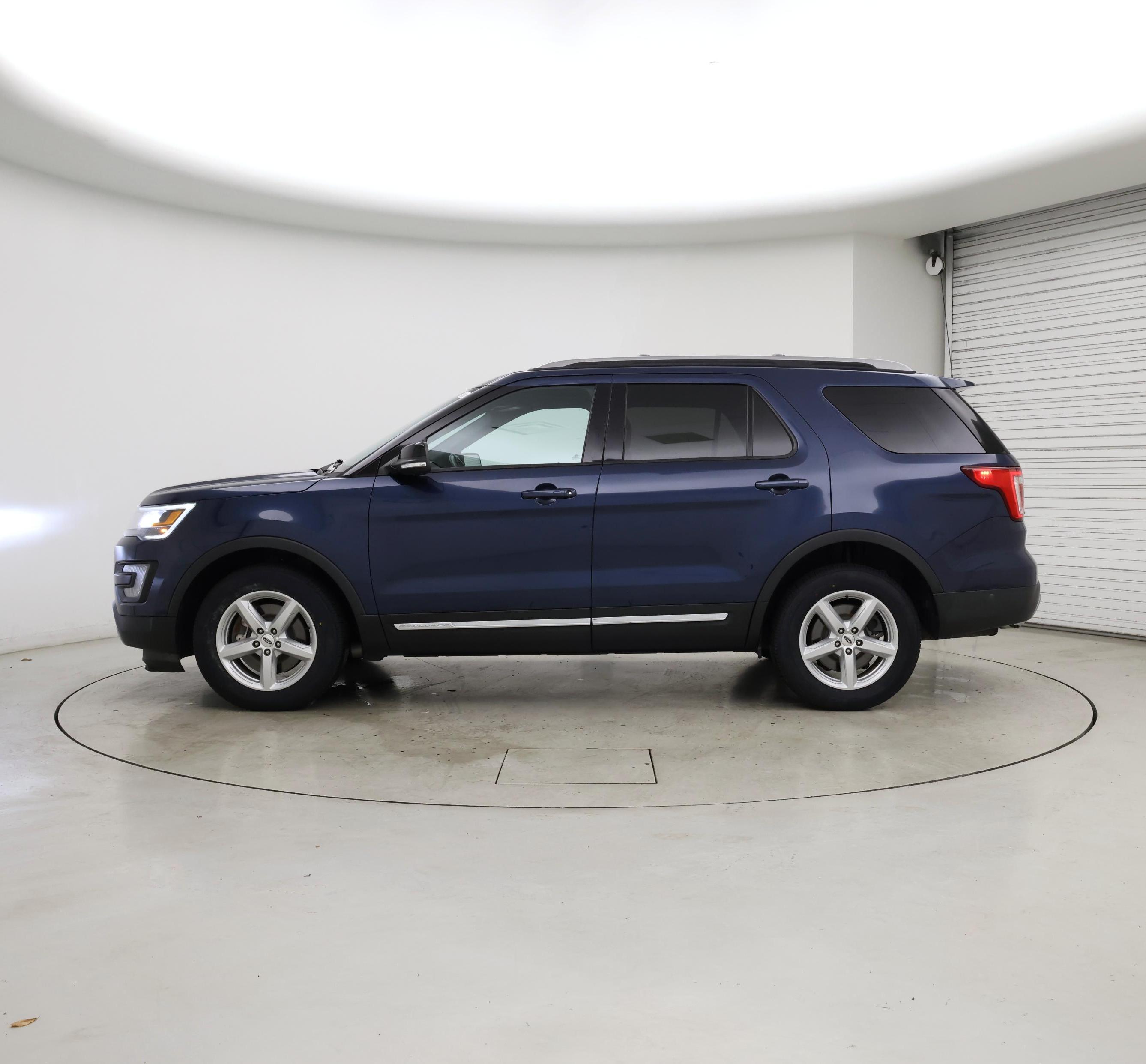 Thumbnail: 2017 Ford Explorer - 3