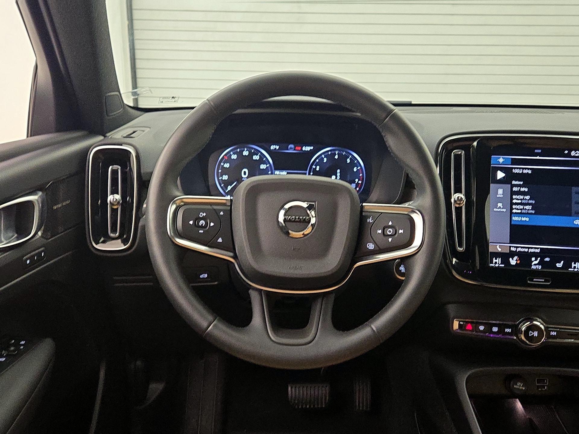 Thumbnail: 2022 Volvo XC40 - 10